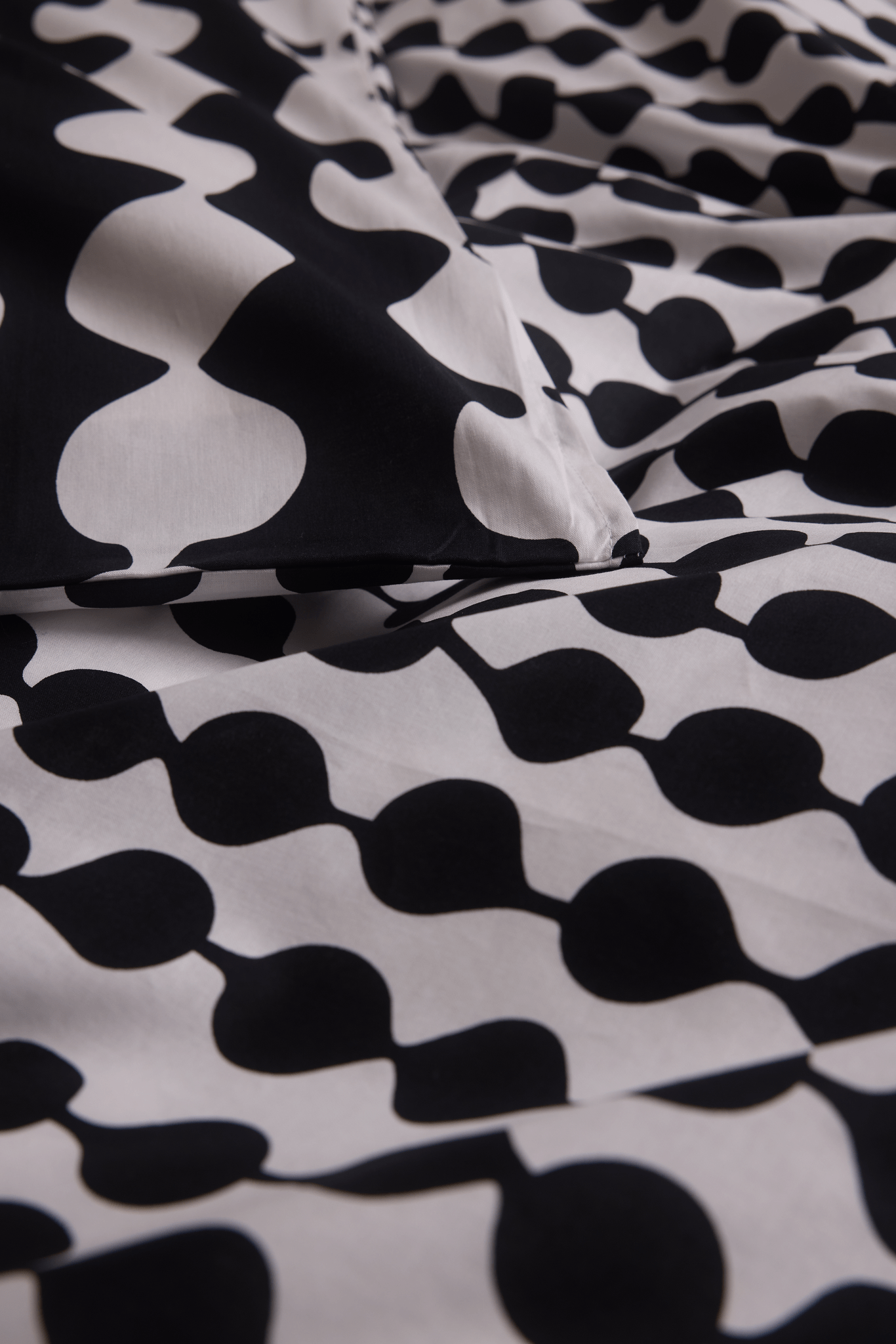 60652-4654-01-06_1; Finlayson FI Pampula pussilakanasetti Musta / Valkoinen / 150x210 + 50x60 cm