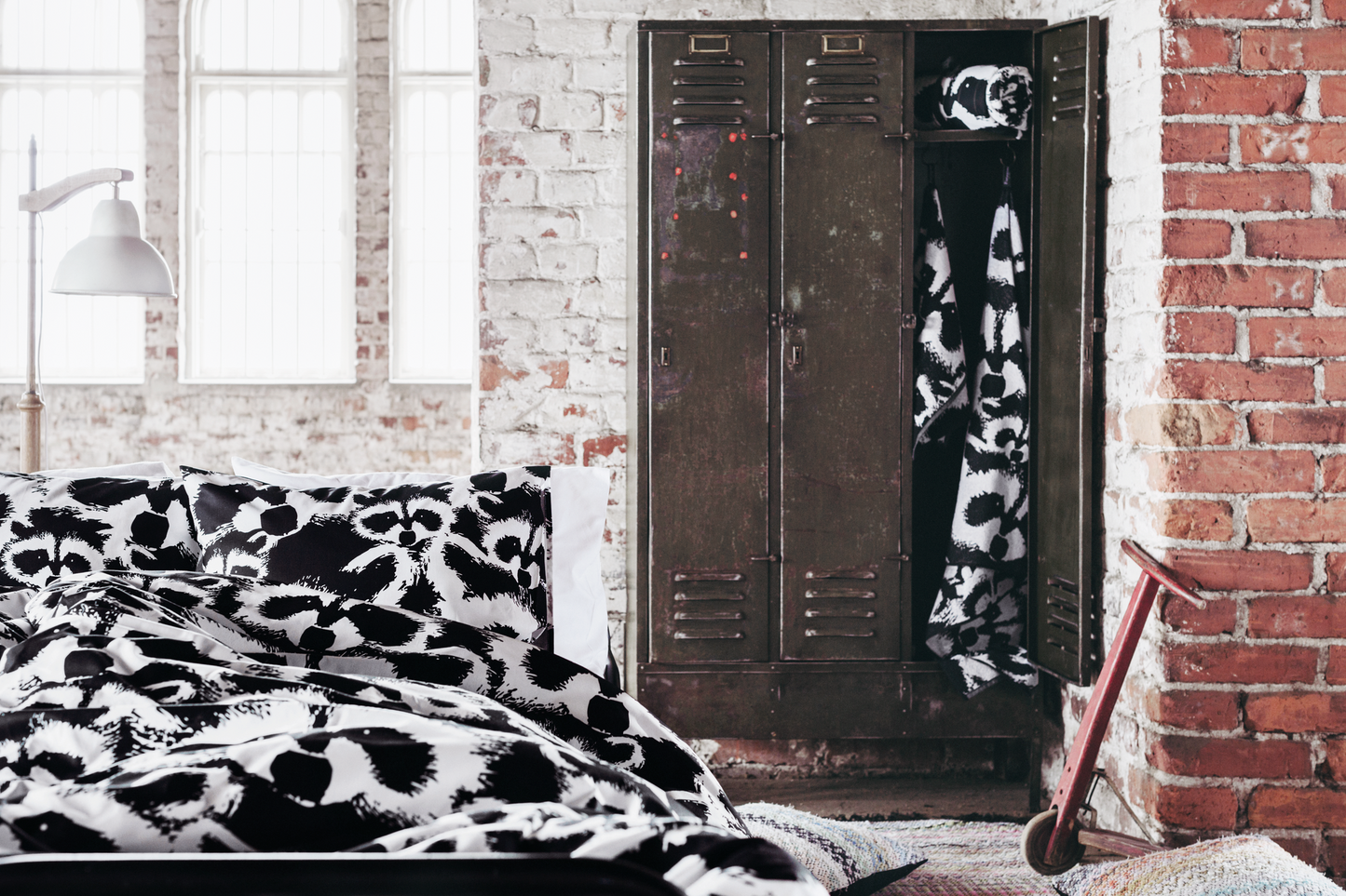 60682-4682-03-05_1; Finlayson Pesue Parivuoteen pussilakanasetti Musta / Valkoinen / 240x210 + 50x60 cm