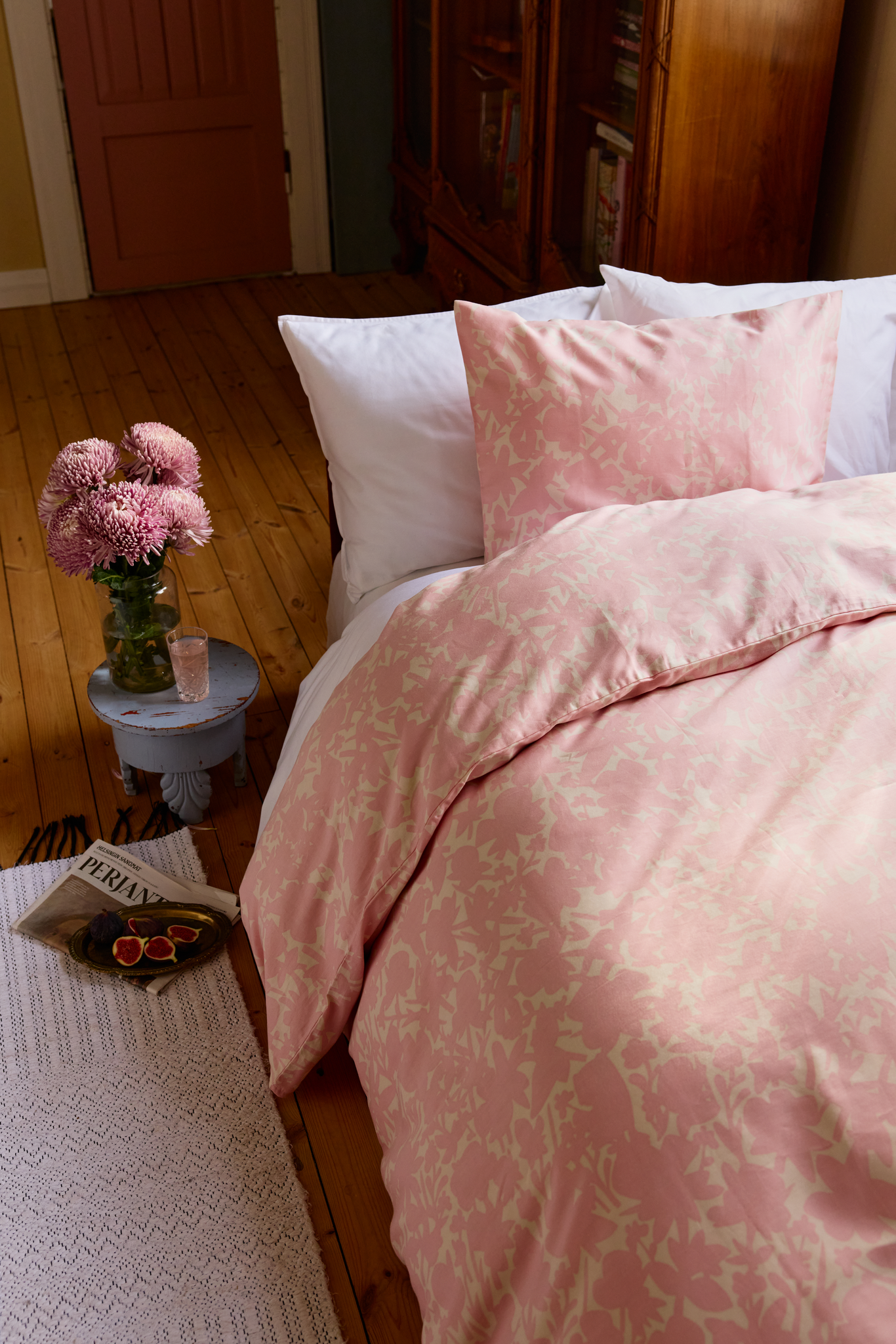 60712-5488-03-06_2; Finlayson Katveessa Satiinipussilakanasetti Vaaleanpunainen / Luonnonvalkoinen / 150x210 + 50x60 cm