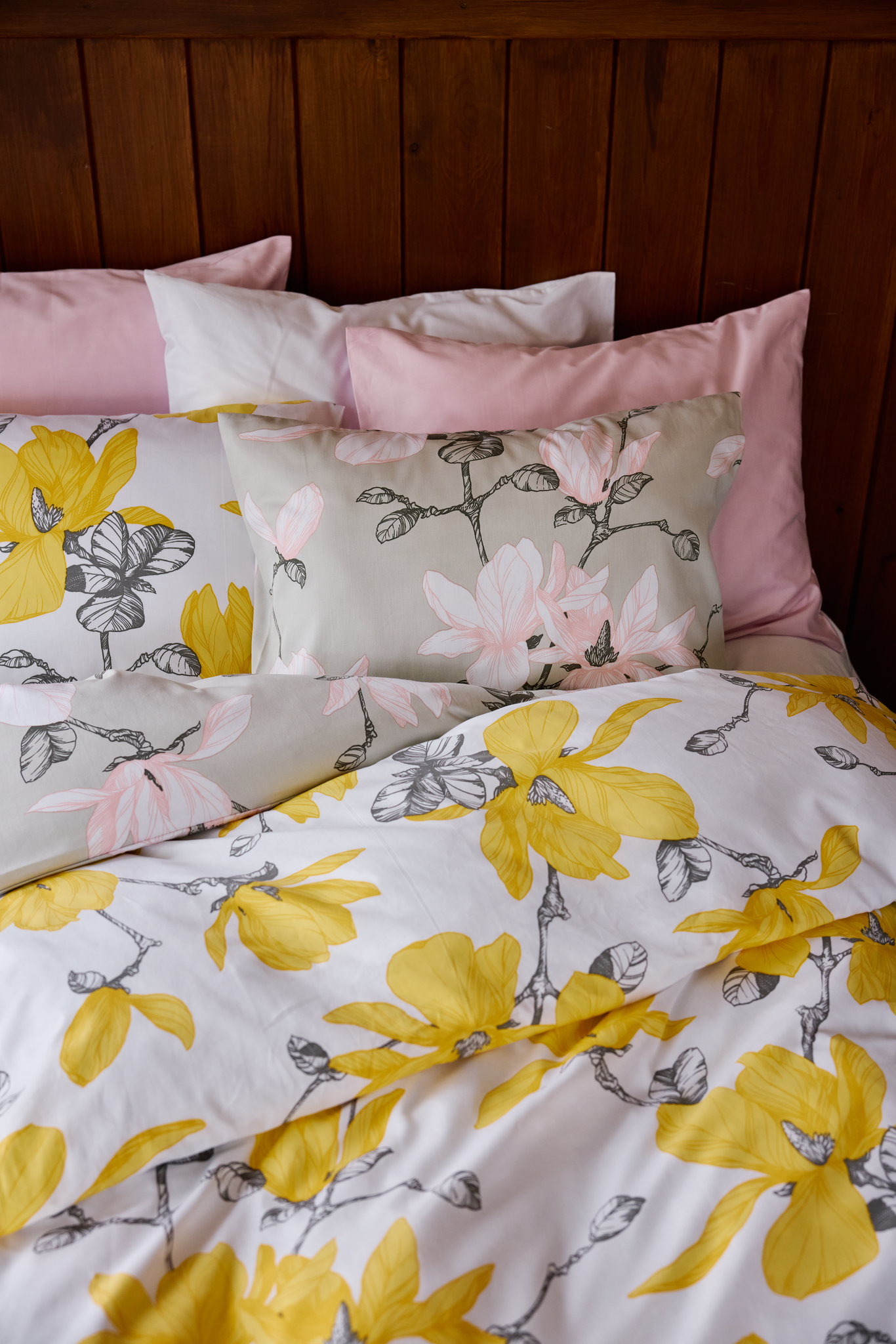 60138-4667-21-10_2; Finlayson Magnolia Satiinityynyliina Keltainen / Harmaa / Valkoinen / 50x60 cm