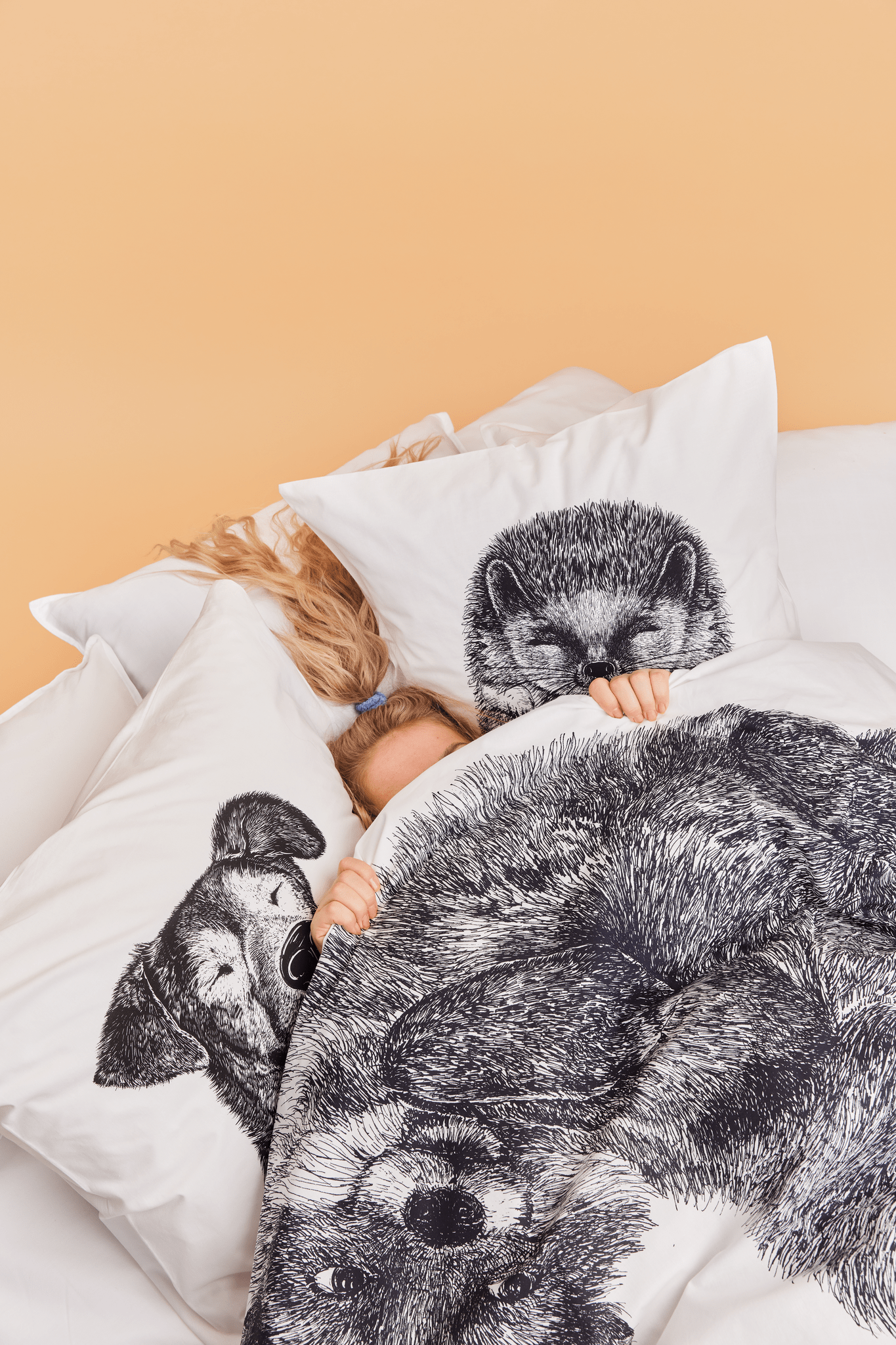 60136-5391-01-10_1; Jenna kunnas Selviytyjät tyynyliina