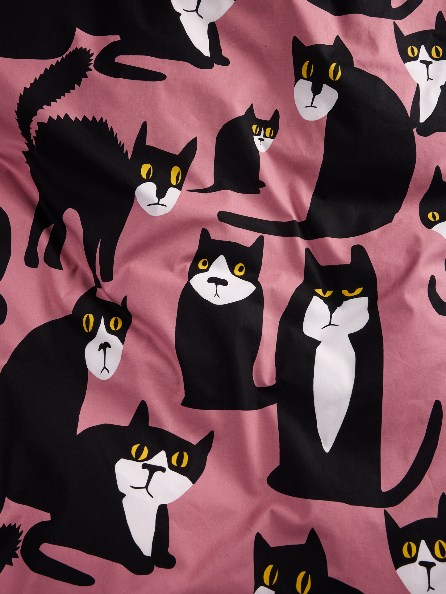 60652-5075-03-06_3; Finlayson Spot the dog Pussilakanasetti Malva / Musta / Keltainen / 150x210 + 50x60 cm