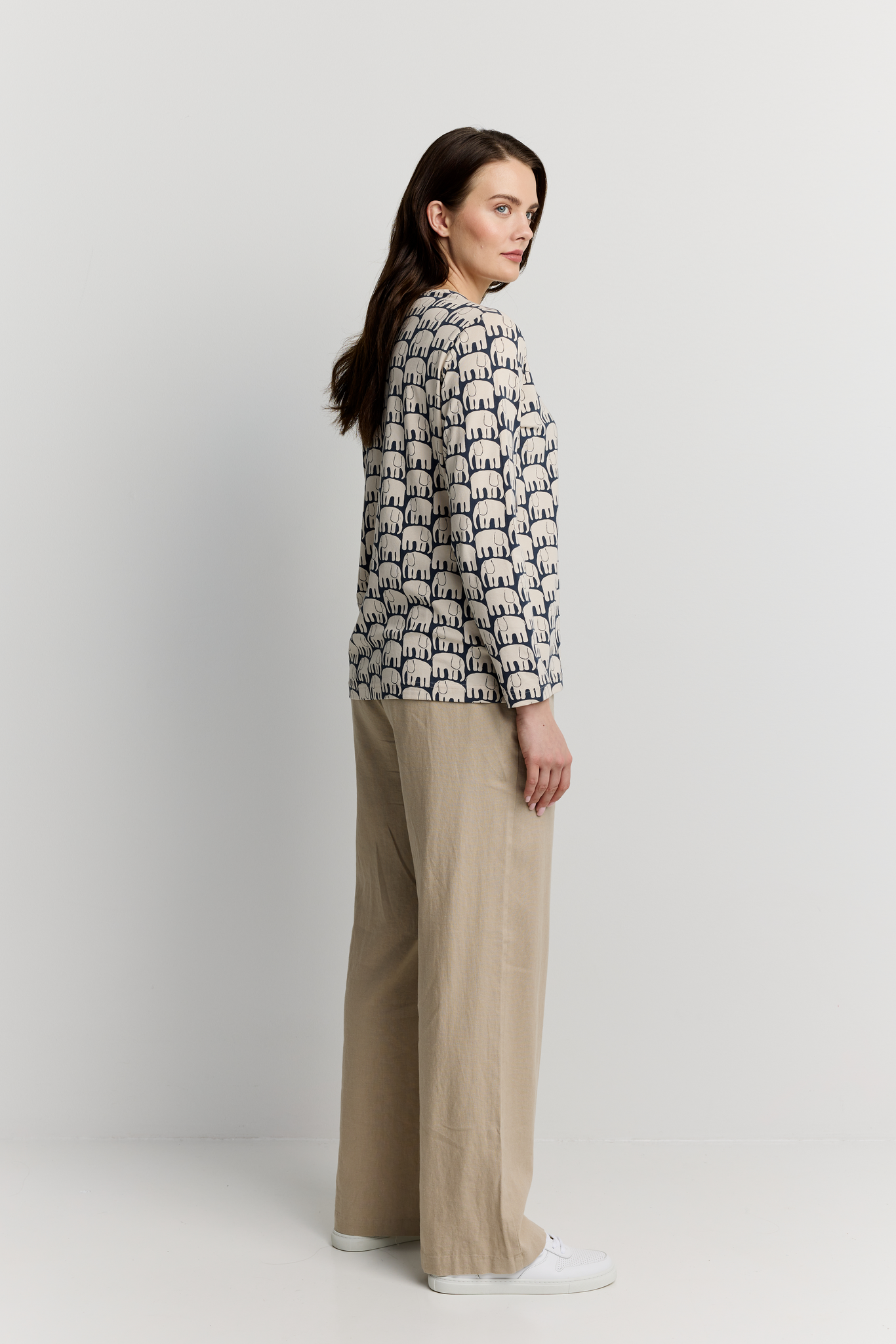 22784451006_4; 22784451005_4; 22784451004_4; 22784451003_4; 22784451002_4; 22784451001_4; Finlayson ELEFANTTI Trikoopaita Vaalea khaki / XS 