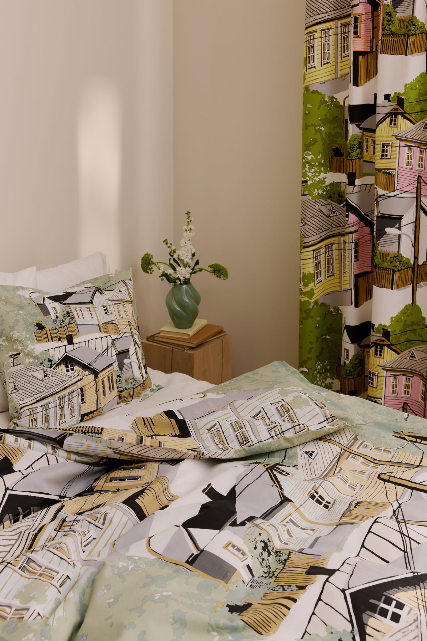 109010-4220_1; Finlayson Naapurusto Curtains Pinkki-keltainen / 140x250 cm 