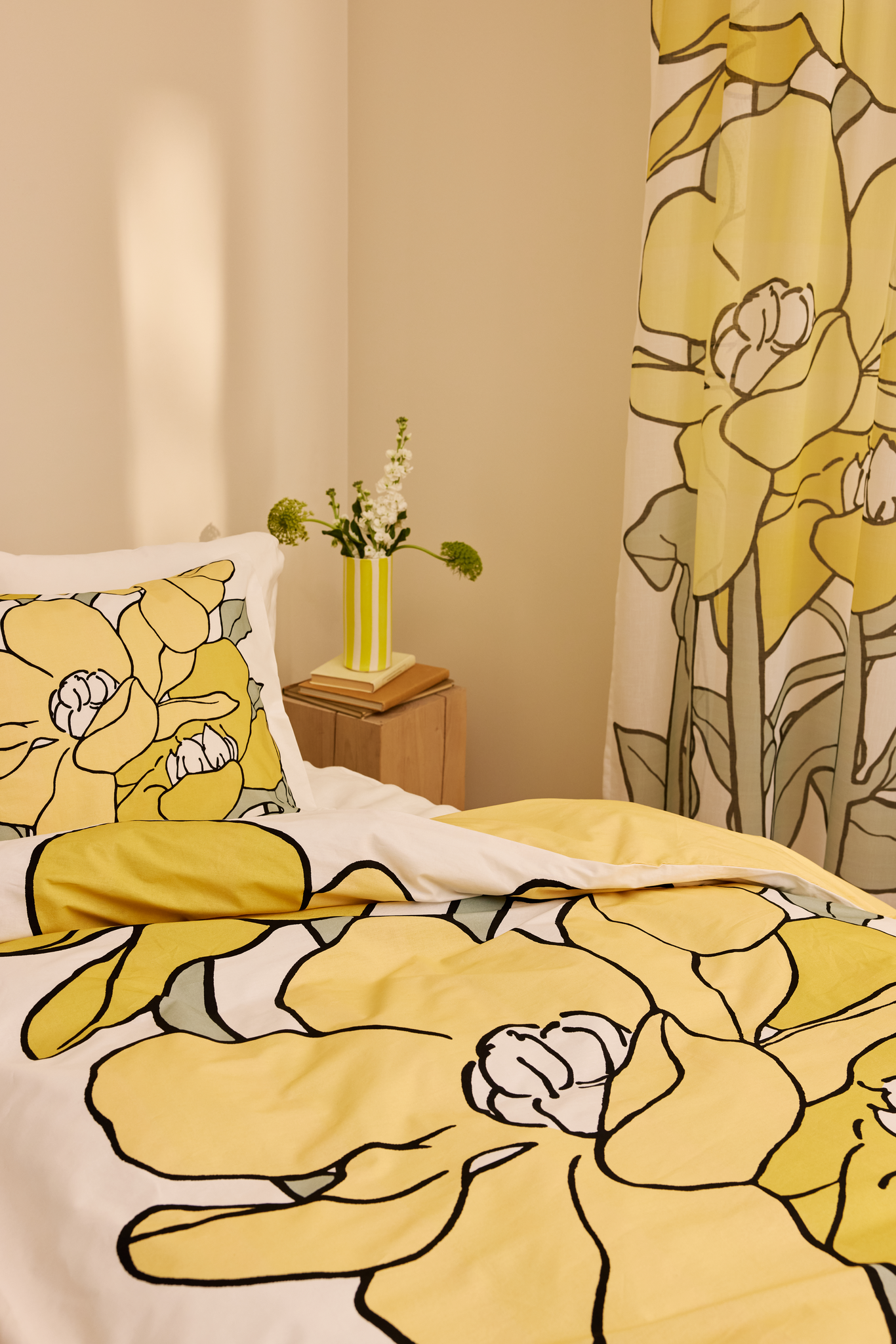 109015-2372_1; Finlayson Olivia Curtains Keltainen-salvianvihreä / 140x250 cm 