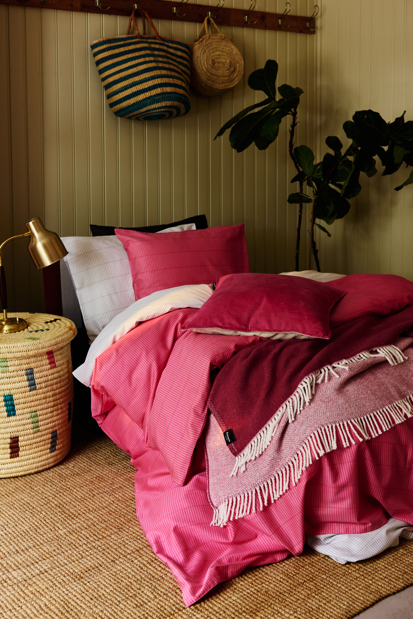 20999-0033-04-04_1; Finlayson Sulo Torkkupeitto Tummanroosa / 140x180 cm 