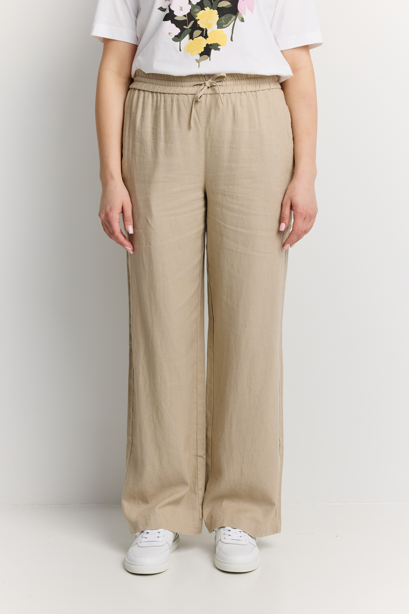 22782470006_2; 22782470005_2; 22782470004_2; 22782470003_2; 22782470002_2; 22782470001_2; Finlayson  Housut Vaalea khaki / 36 