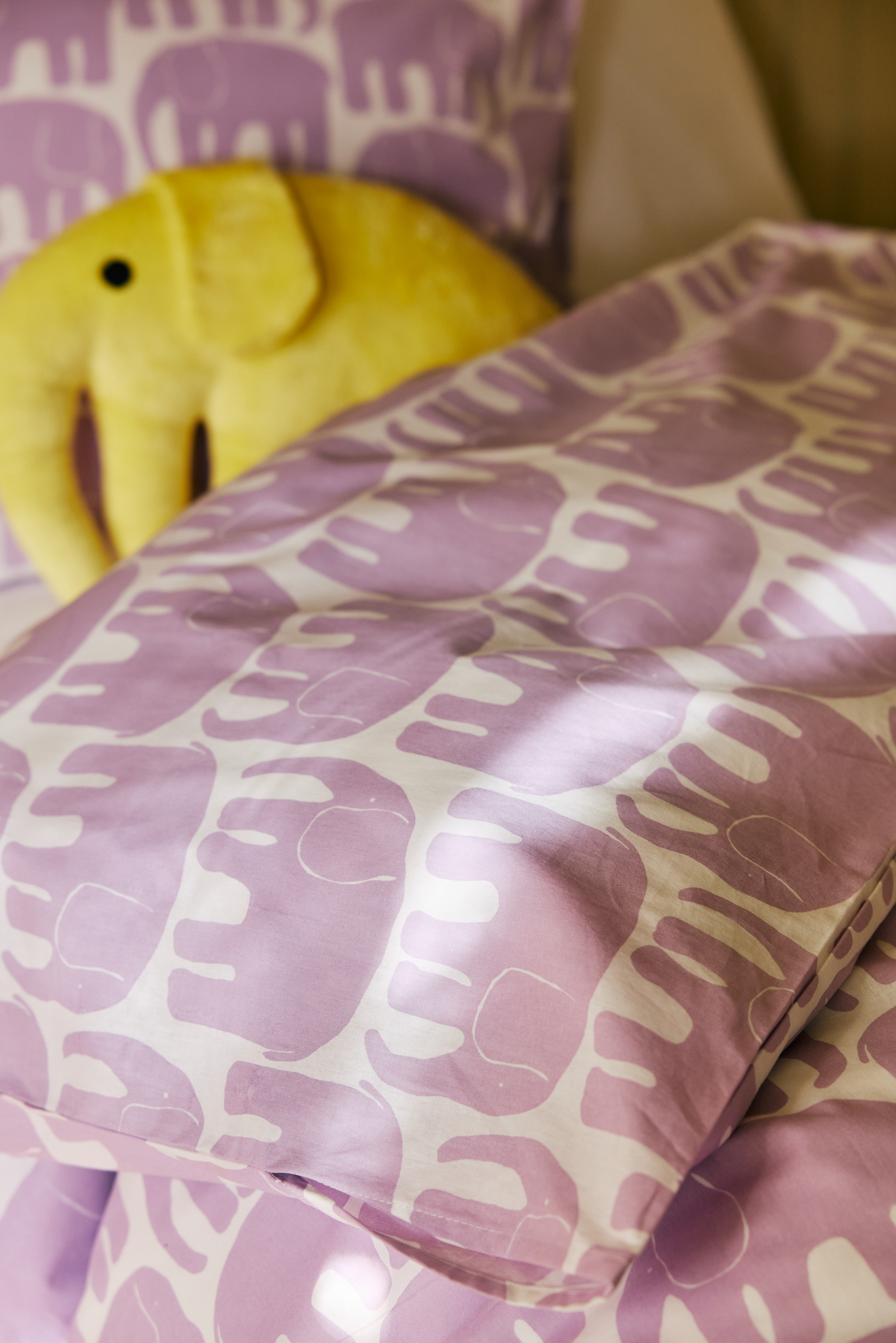 60652-4547-29-06_3; Finlayson Elefantti Pussilakanasetti Vaaleanliila / 150x210 + 50x60 cm 