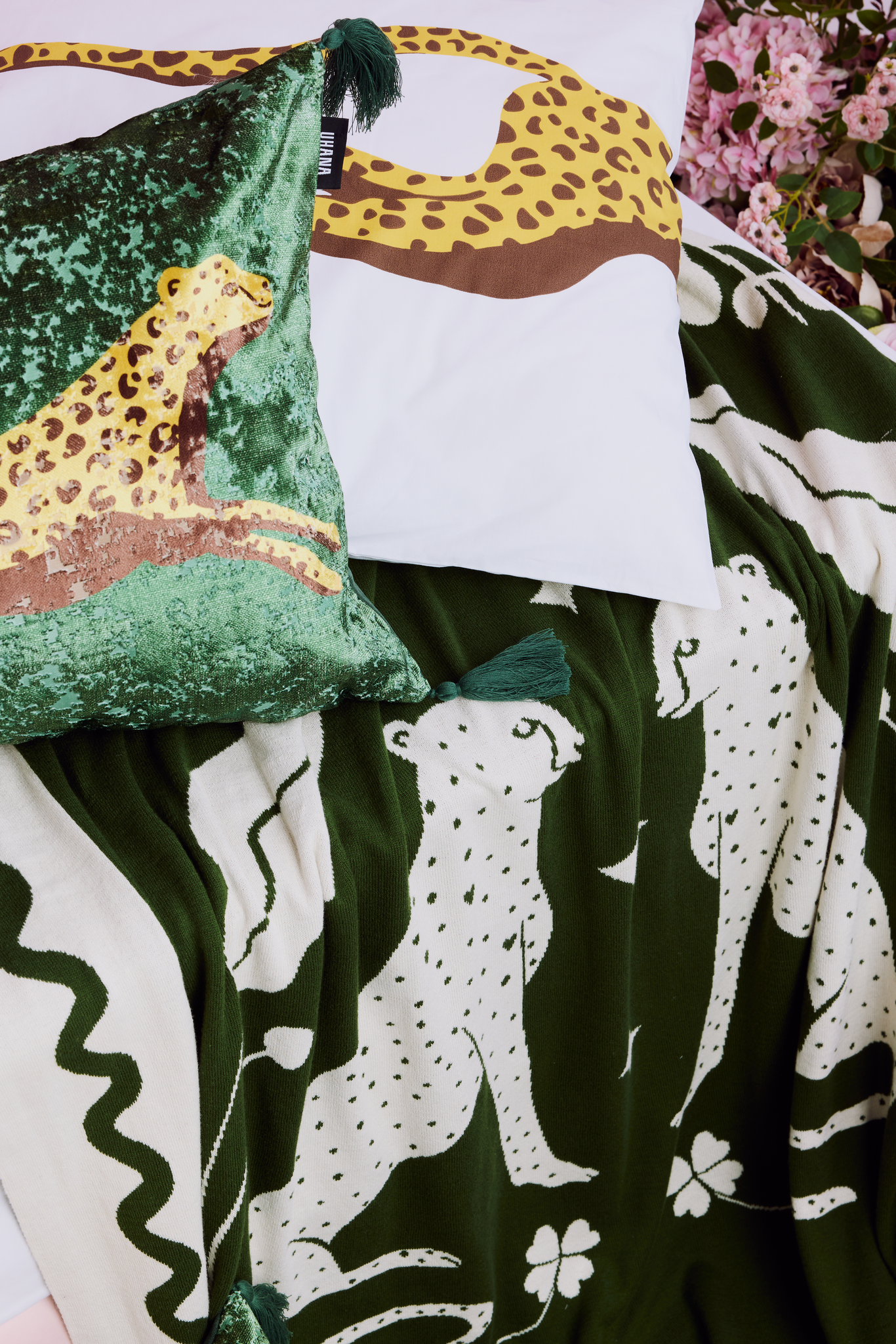 31734-5518-01-04_3; Finlayson Wildcat Koristetyyny Tummanvihreä / 40x60 cm 