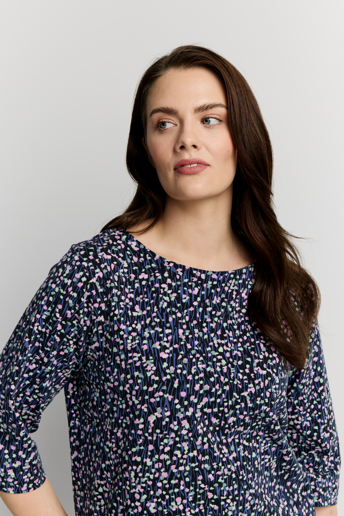 22784449004_1; Finlayson SIEVÄ Trikoopaita Musta / Malva / XL 