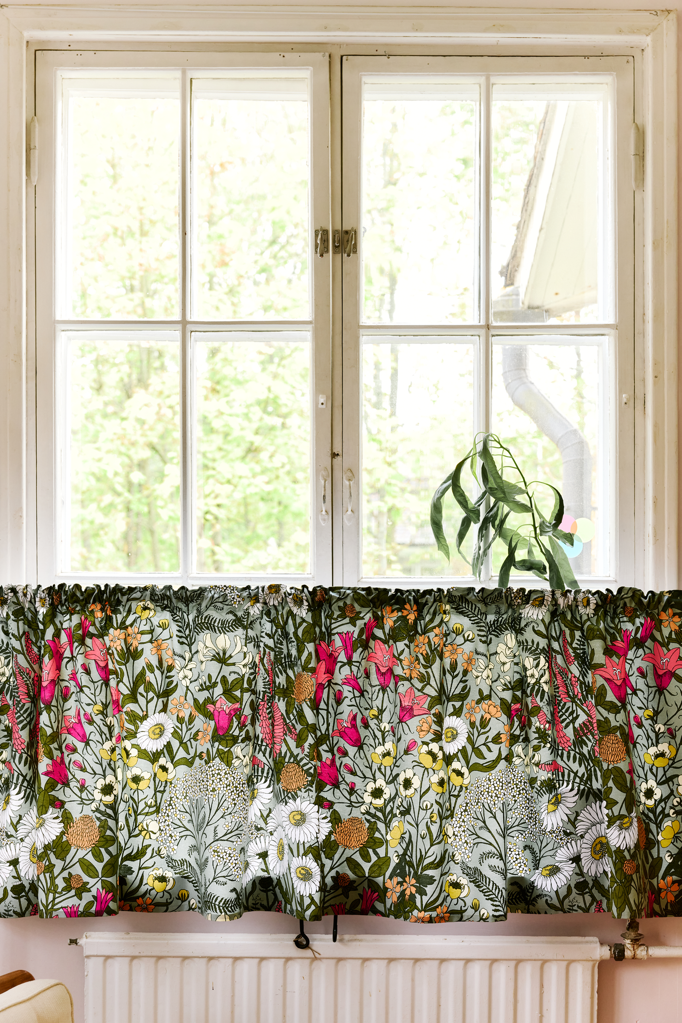 109022-7343_1; Finlayson Ahomaa Valances Vihreä-pinkki / 50x250 cm 