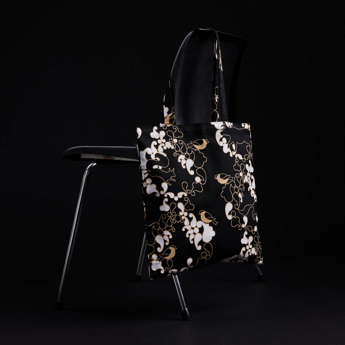 80221-4454-02-10; Finlayson Sopraano Kangaskassi Musta / Kulta / 36x42 cm 