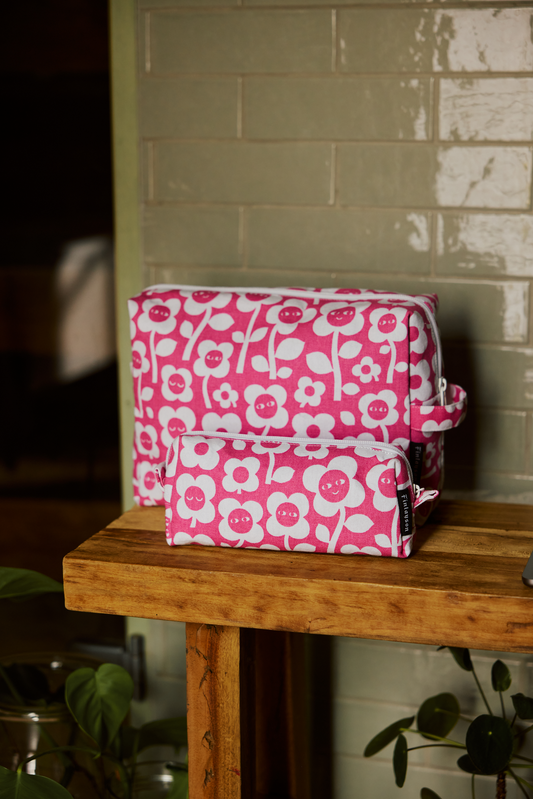 Kukkariemu toilettilaukku loistopaivat