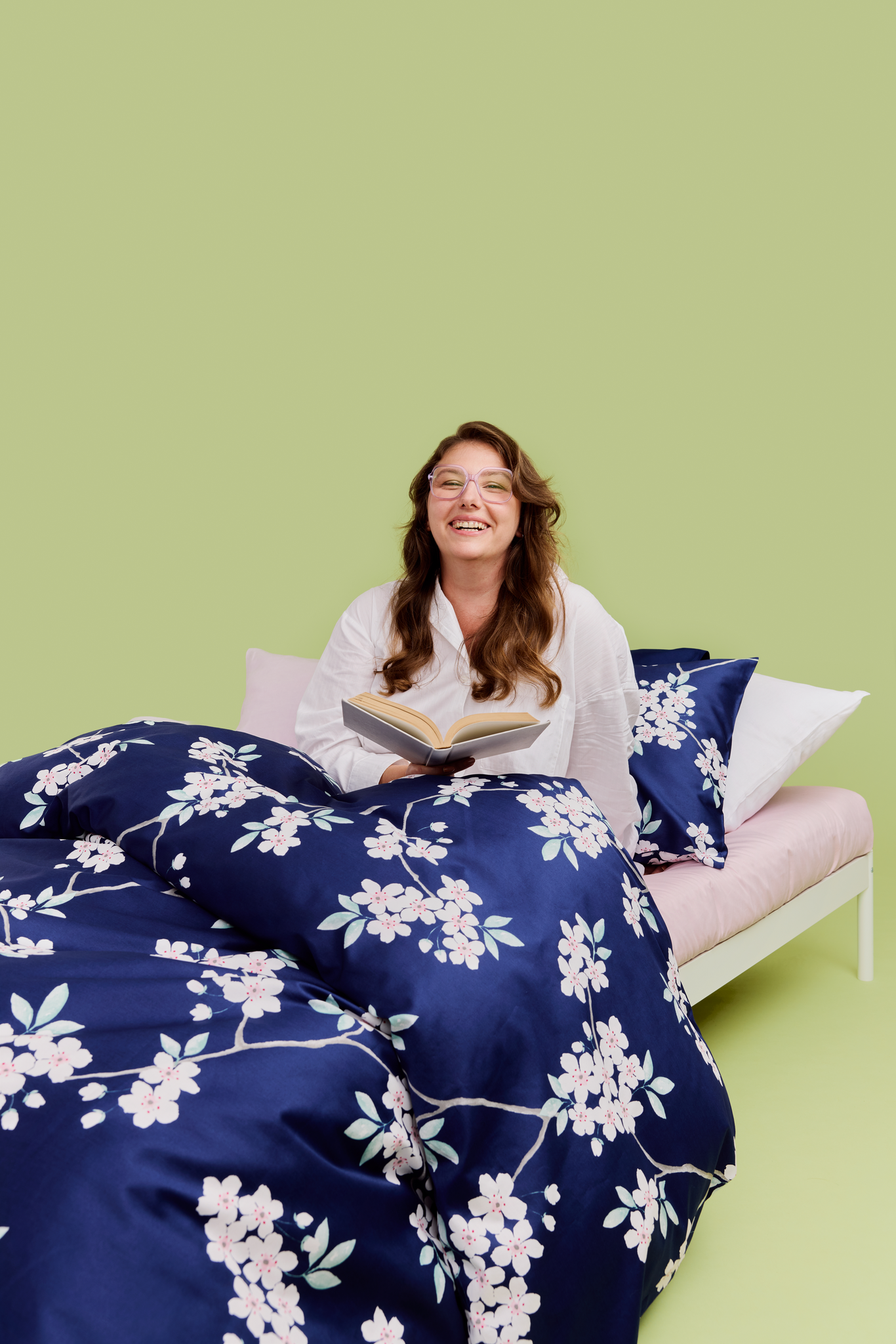 60138-4056-21-10_2; Finlayson Kioto Satiinityynyliina Tummansininen / 50x60 cm 