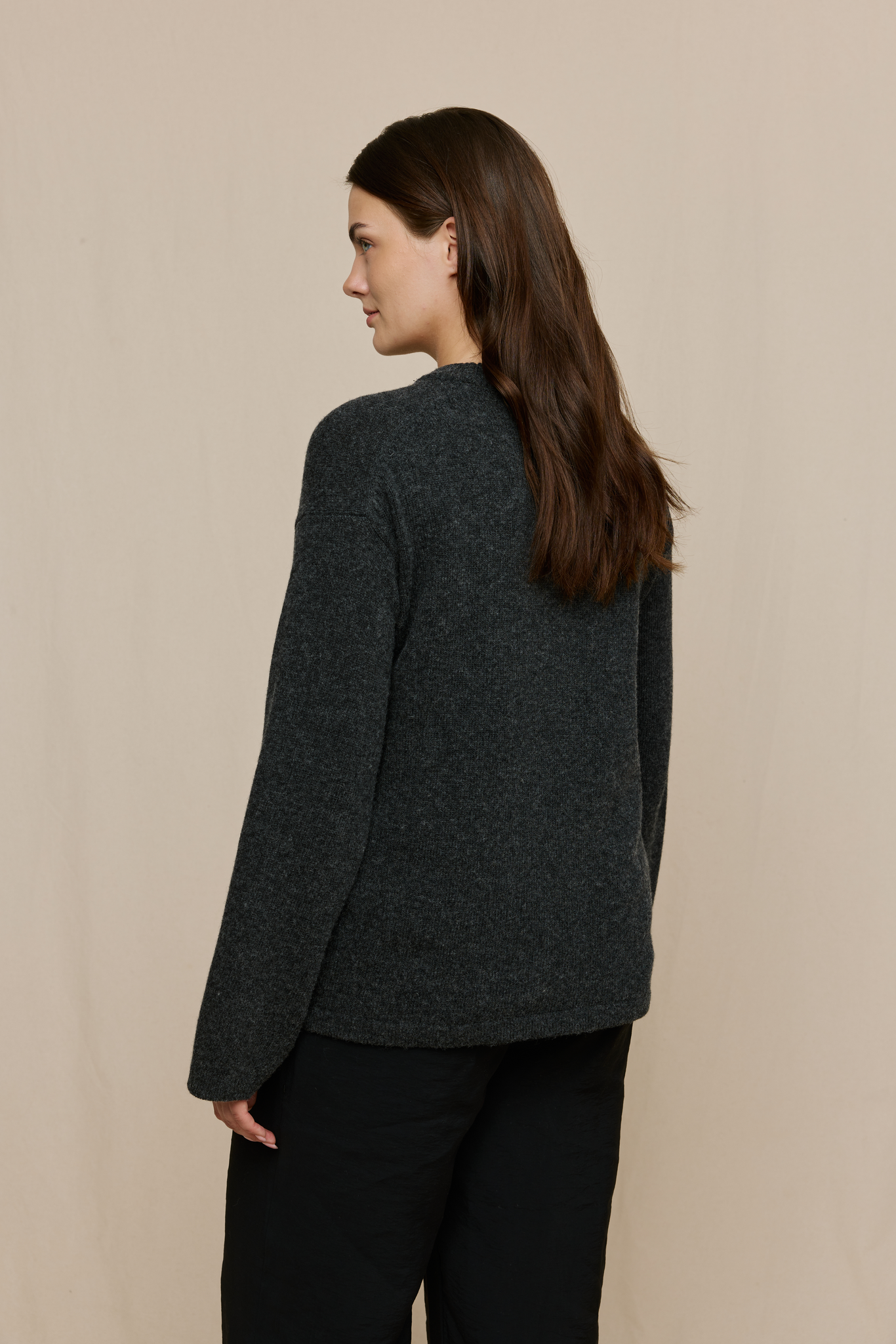 FW51007-968-L_4; Finlayson Osmi Neule Antrasiitti / L 