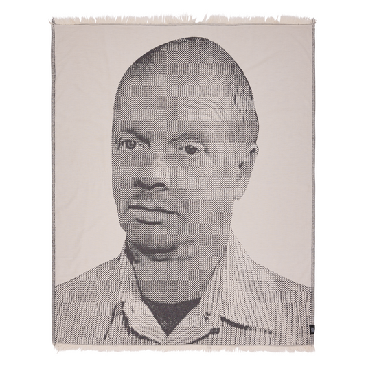 CKU_H20001_910; Finlayson Makia x Kummeli Tonni Huopa Vaaleanharmaa / 130x170 cm 