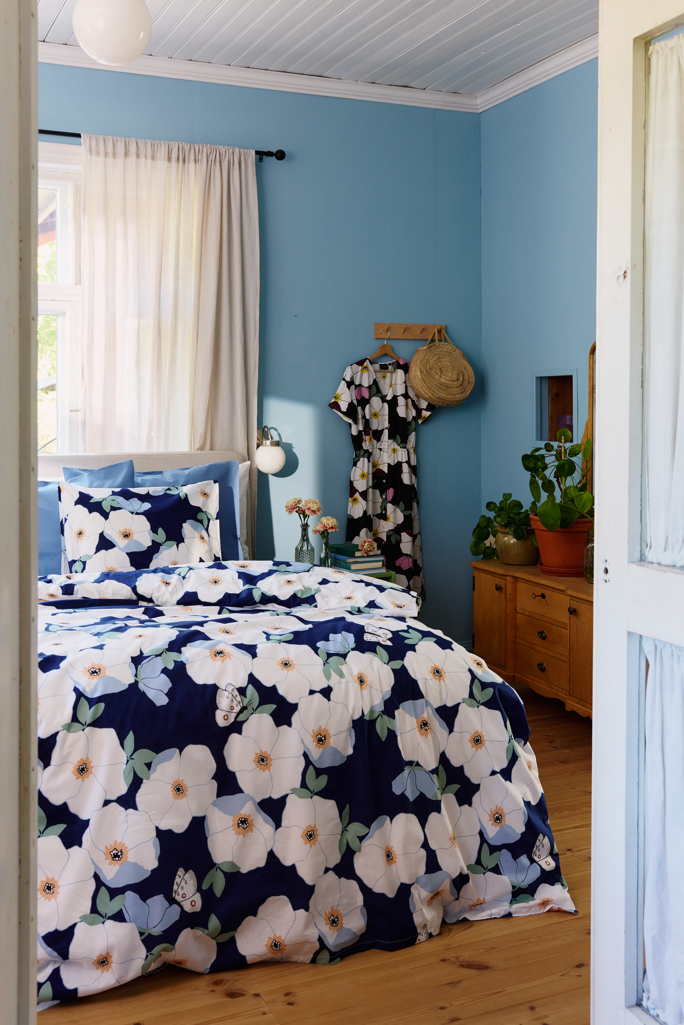 60136-5503-02-10_3; Finlayson Ruusa Tyynyliina Tummansininen / Salvianvihreä / 50x60 cm 