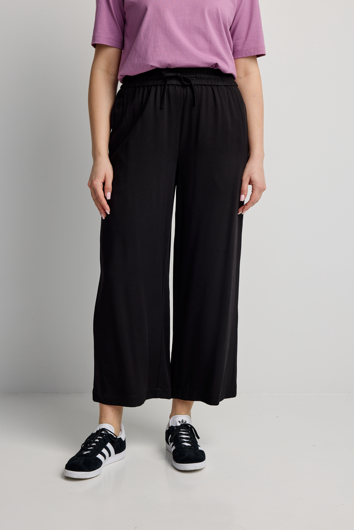 22782471007; 22782471006; 22782471005; 22782471004; 22782471003; 22782471002; Finlayson  Kangashousut Musta / 36 