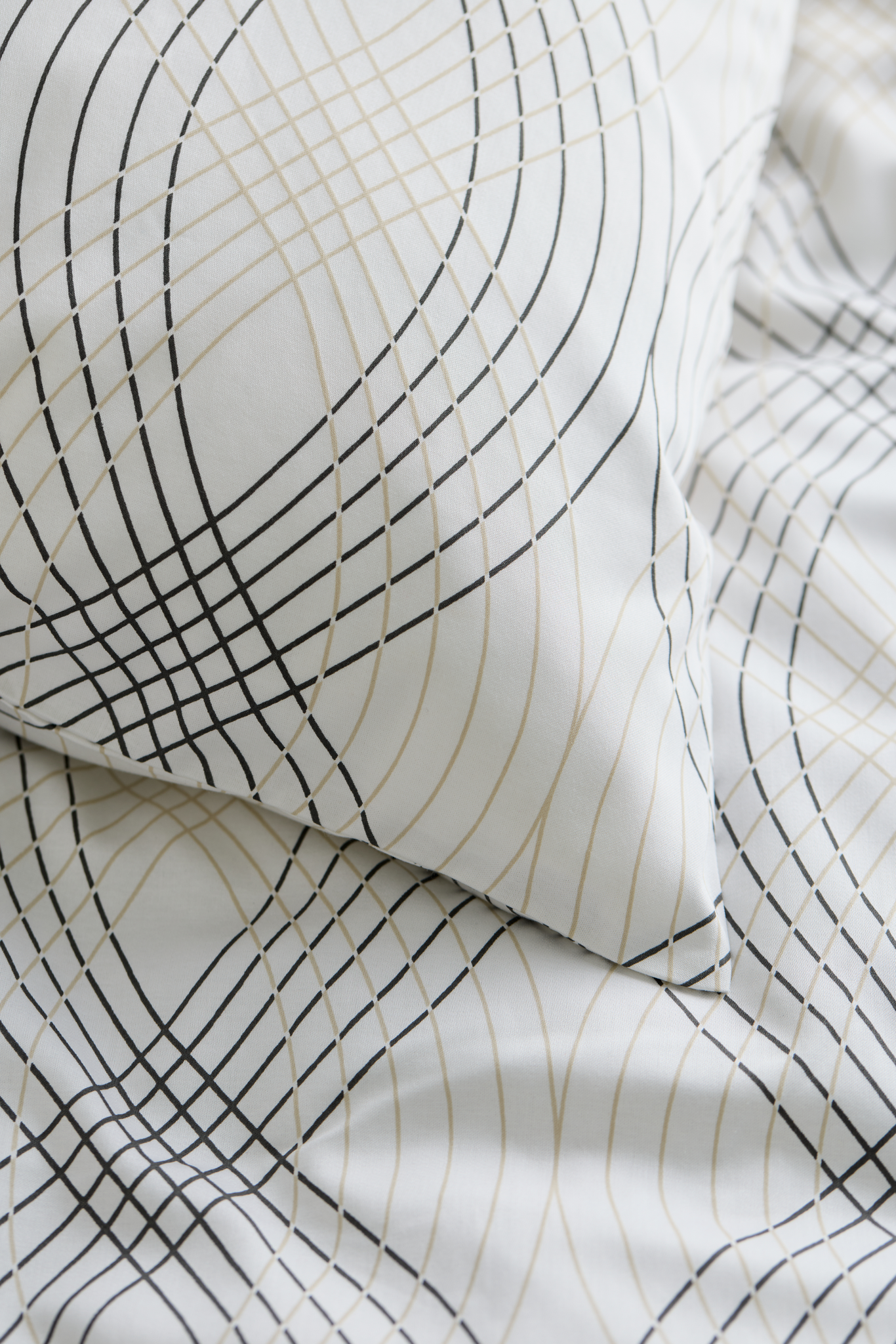 60714-4232-16-06_1; Finlayson Kehrä Tencel-puuvillapussilakanasetti Tummanharmaa / Beige / 150x210 + 50x60 cm 