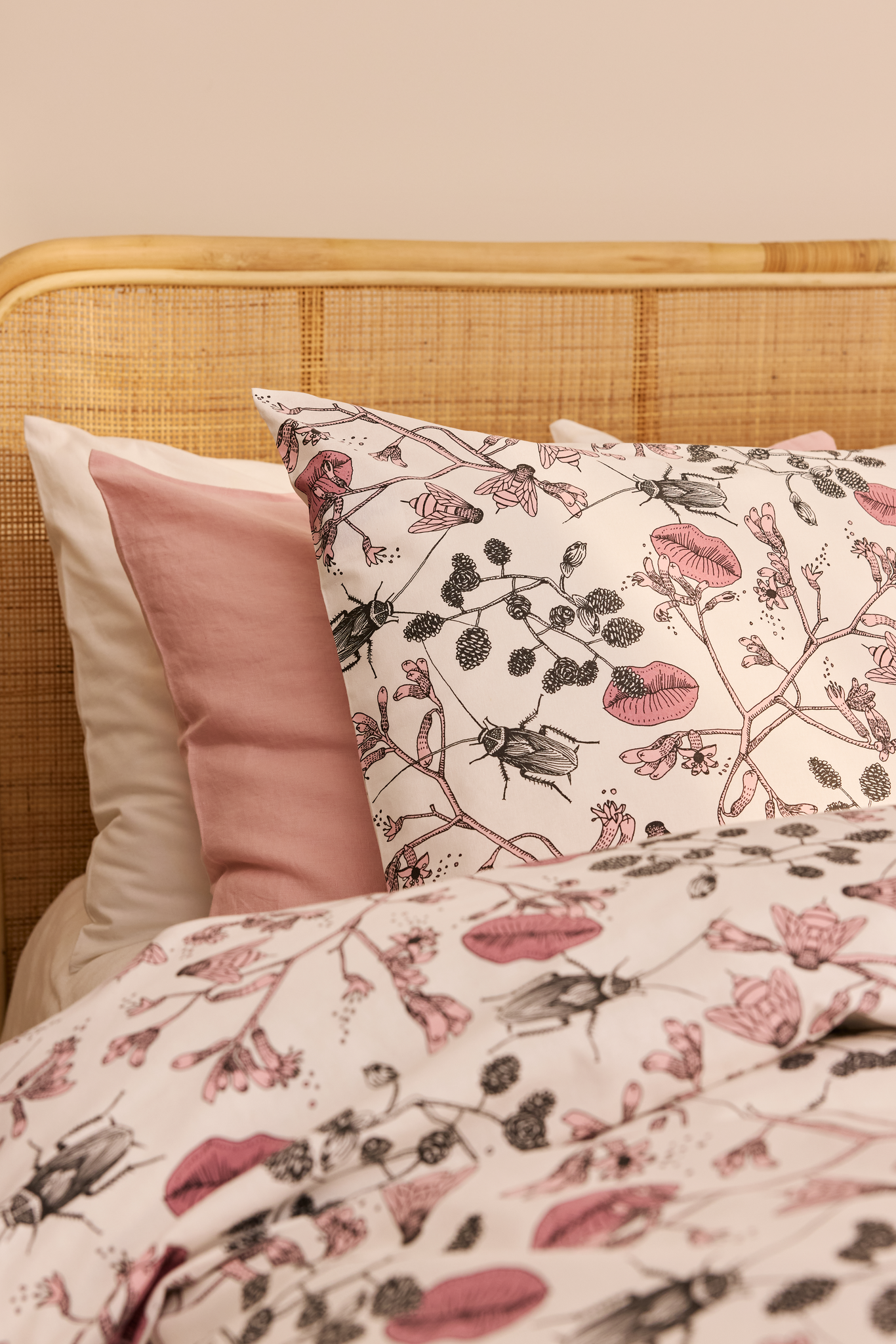 60653-4963-02-06_2; Finlayson Suukko Pussilakanasetti Harmaa / Roosa / 150x210 + 50x60 cm 