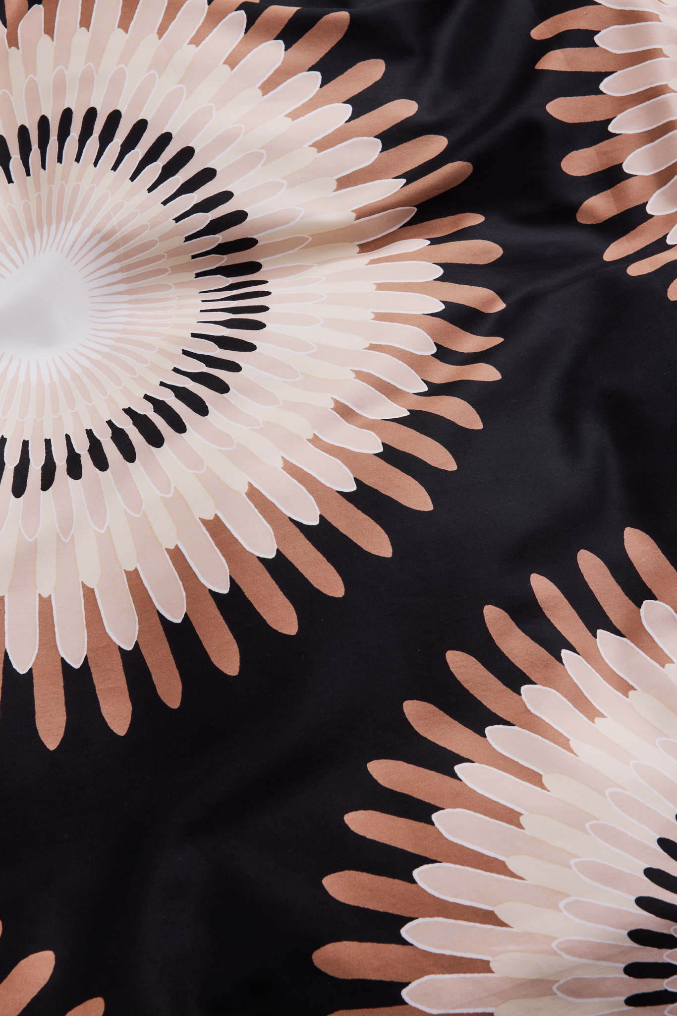 60712-4461-10-06_2; Finlayson Tuike Satiinipussilakanasetti Musta / Ruskea / 150x210 + 50x60 cm 