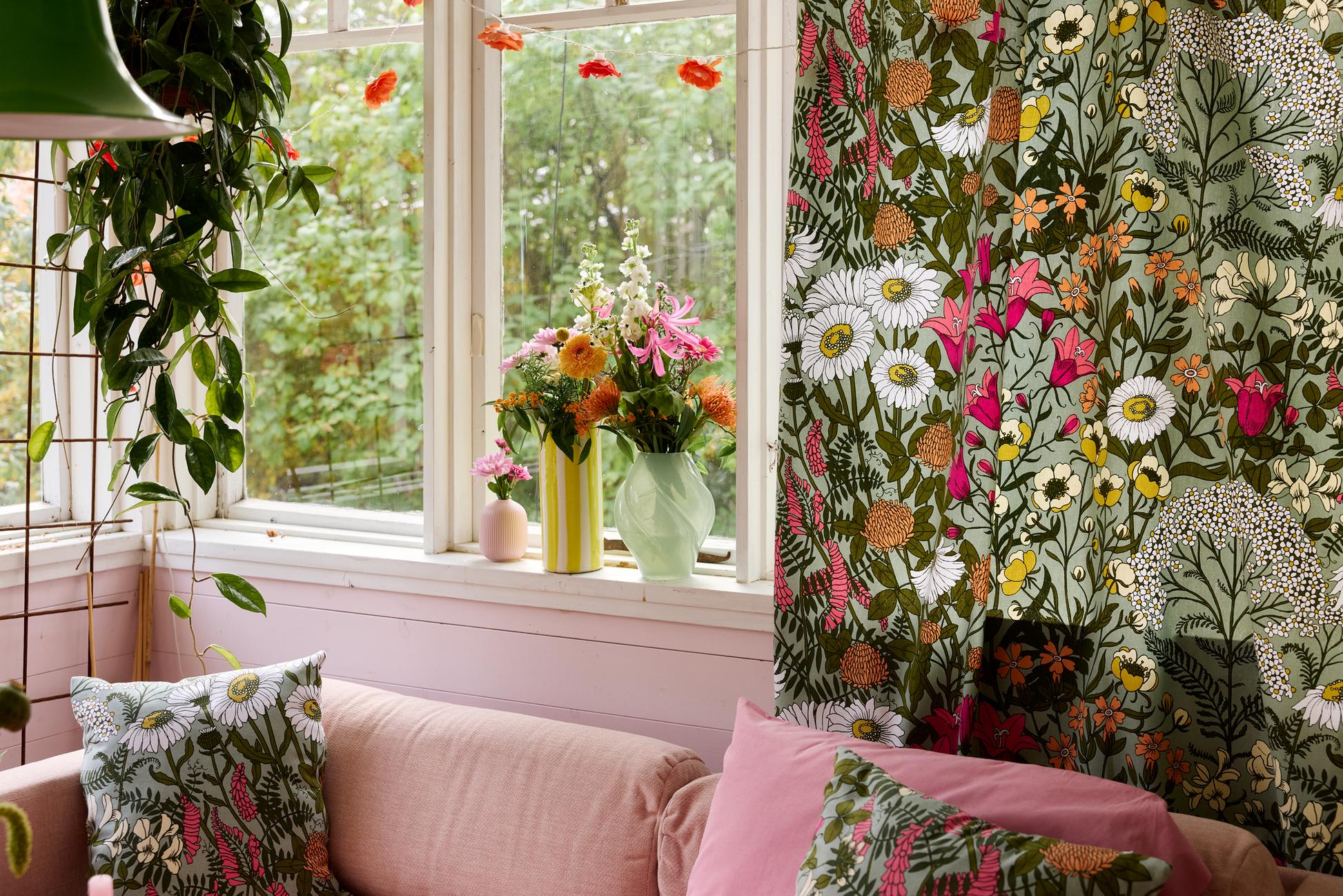 109006-7343_3; Finlayson Ahomaa Curtains Vihreä-pinkki / 140x240 cm 