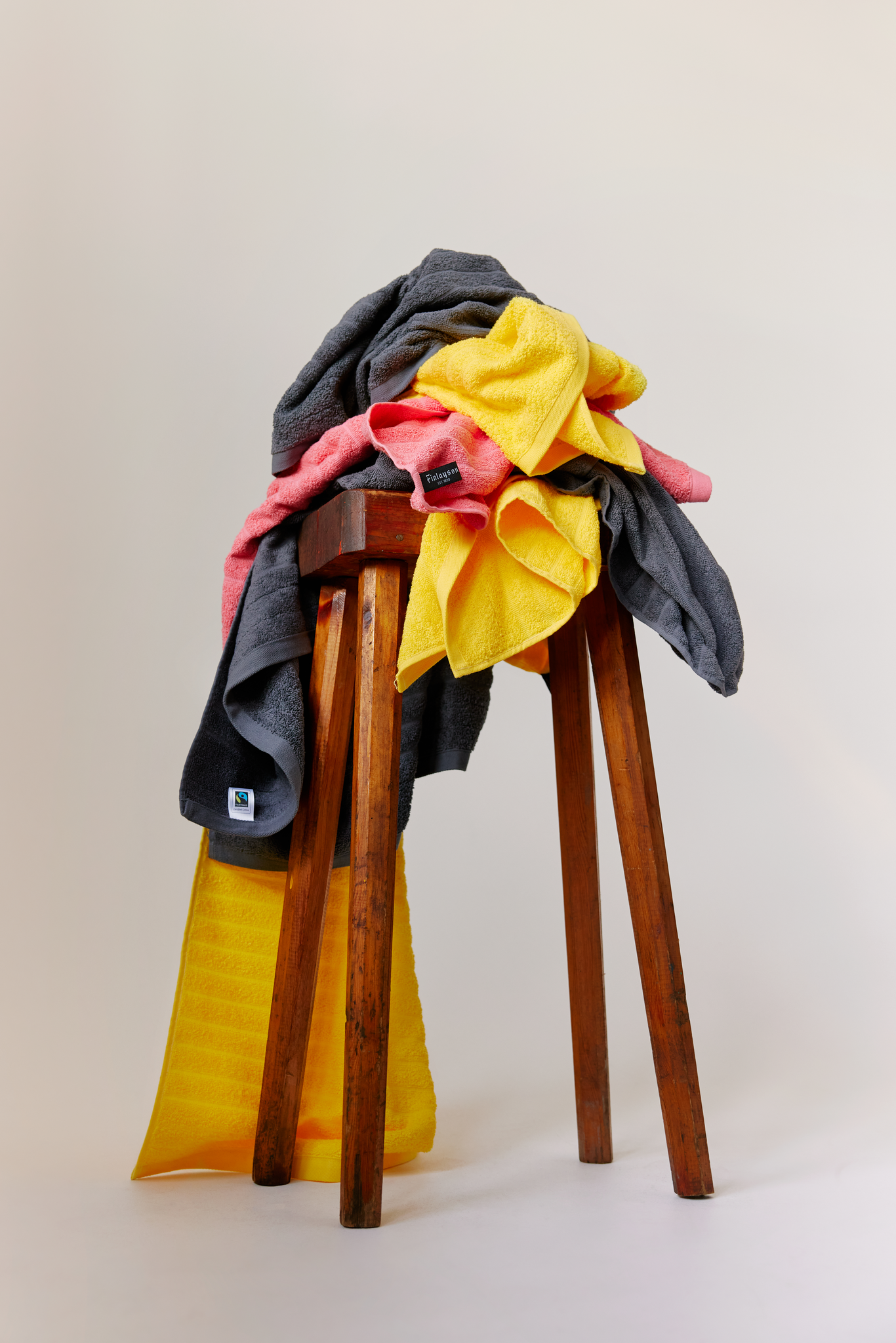 70018-0016-01-06_10; Finlayson Reilu Iso kylpypyyhe Harmaa / 90x180 cm 