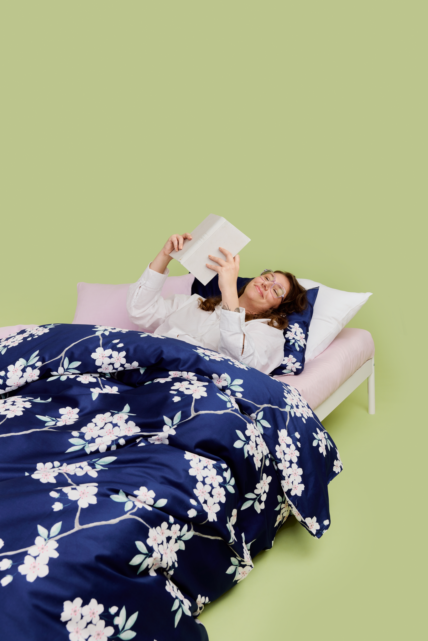 60138-4056-21-10_1; Finlayson Kioto Satiinityynyliina Tummansininen / 50x60 cm 