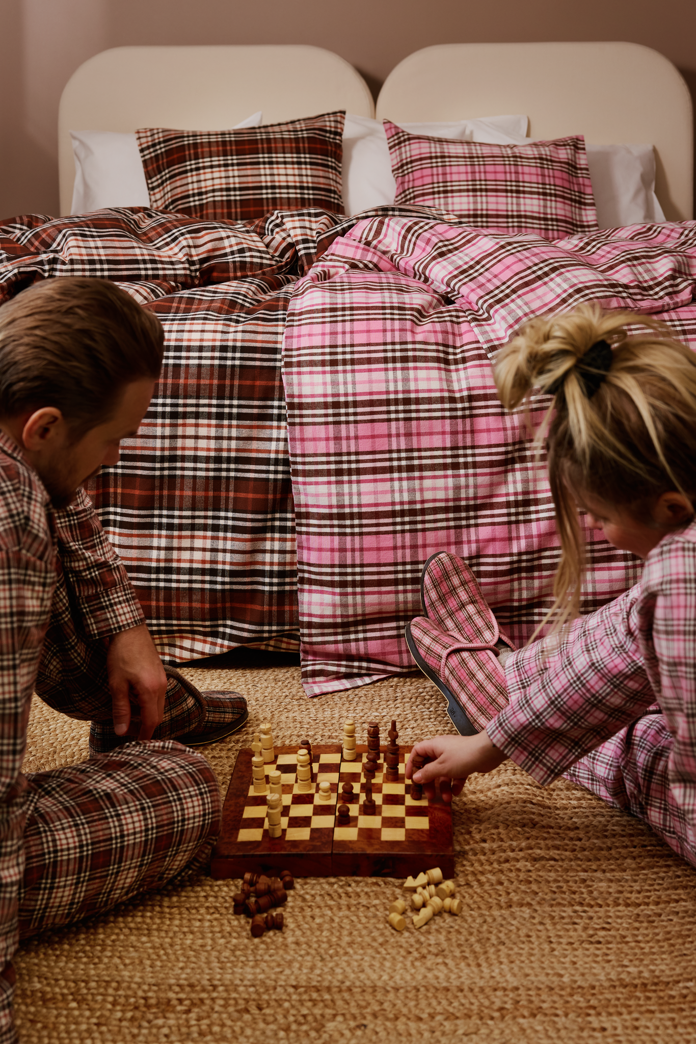 60679-1951-01-06_3; Finlayson Reino&Aino Pussilakanasetti Ruskea / 150x210 + 50x60 cm 