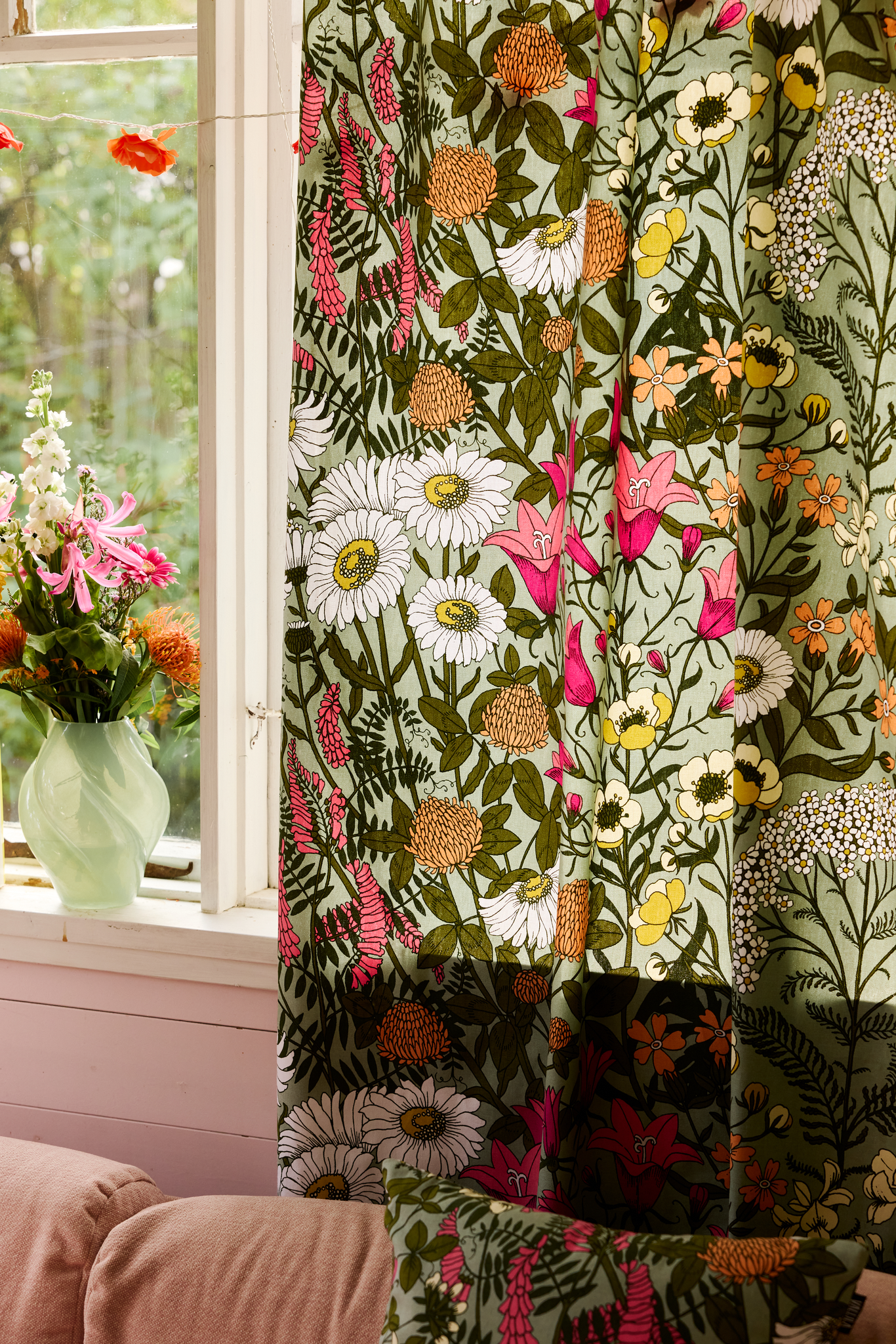 109006-7343_1; Finlayson Ahomaa Curtains Vihreä-pinkki / 140x240 cm 