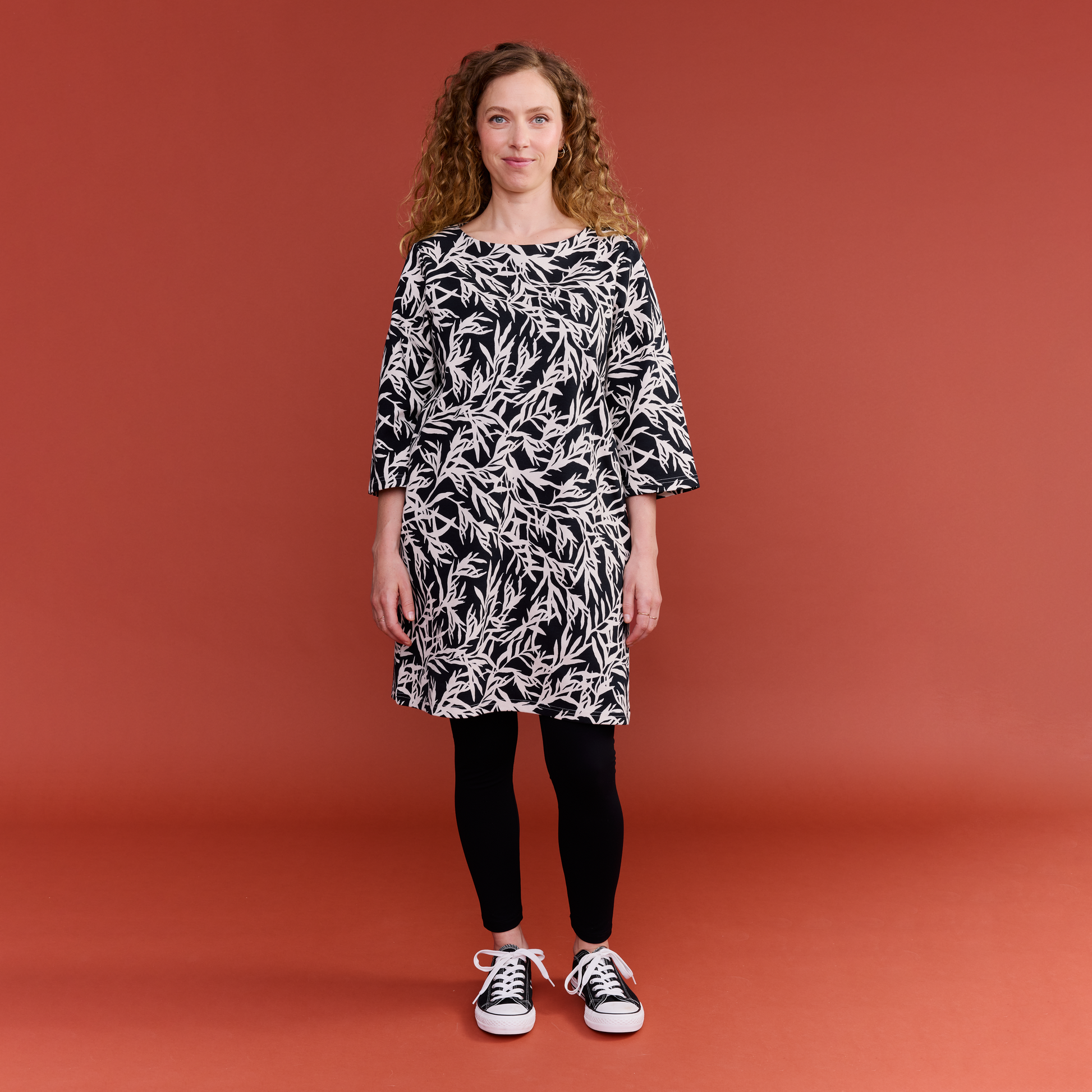 22702947004; Finlayson Salava Neulostunika Musta / Luonnonvalkoinen / XL 