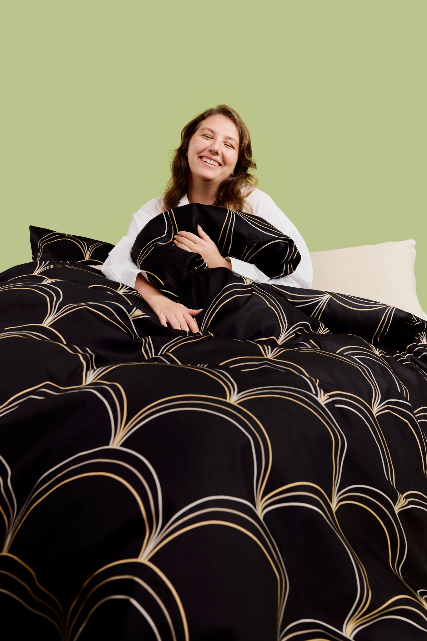 61138-5130-01-10_1; Finlayson Rooma Satiinityynyliina Musta / Ruskea / 50x60 cm 