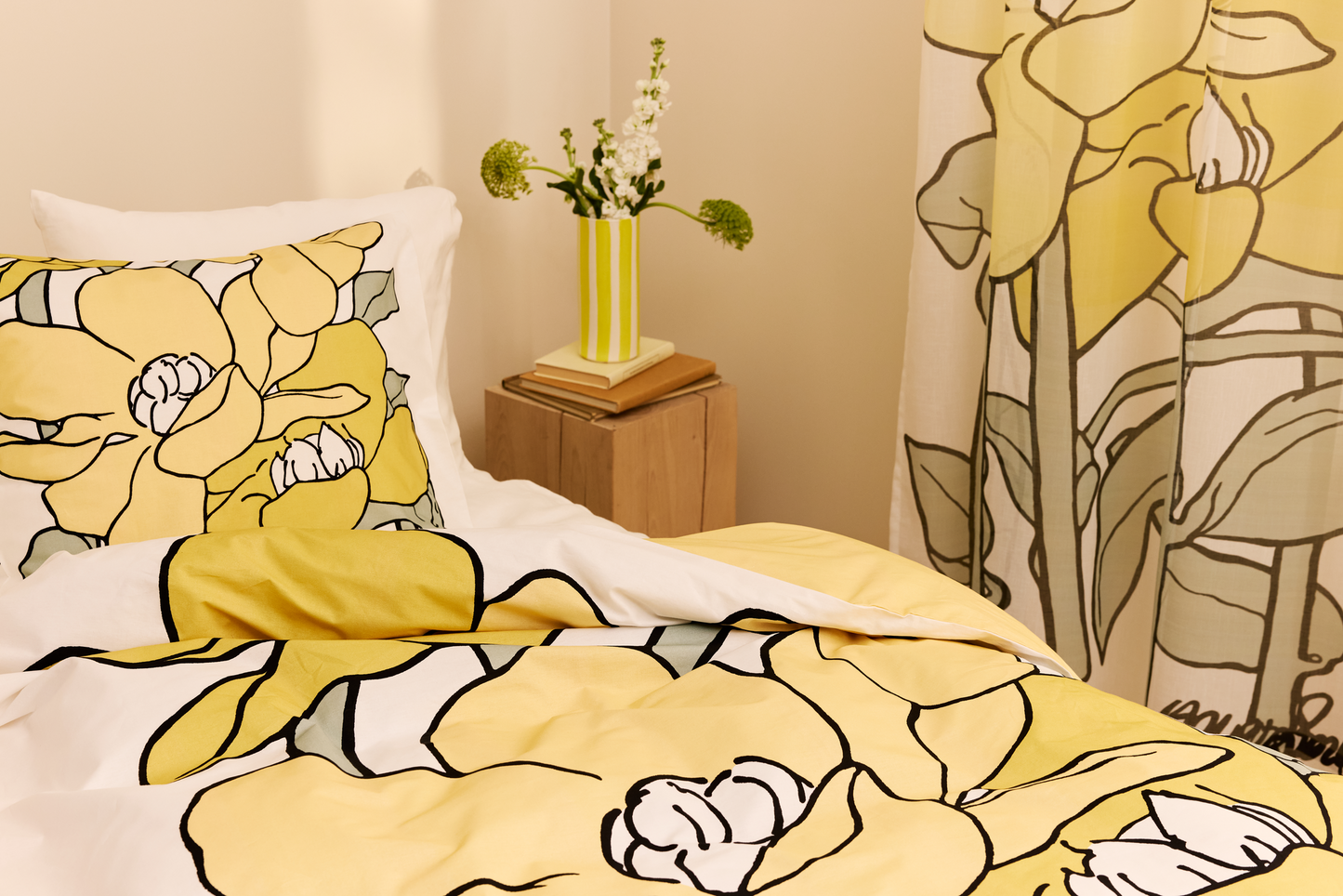 109015-2372_2; Finlayson Olivia Curtains Keltainen-salvianvihreä / 140x250 cm 