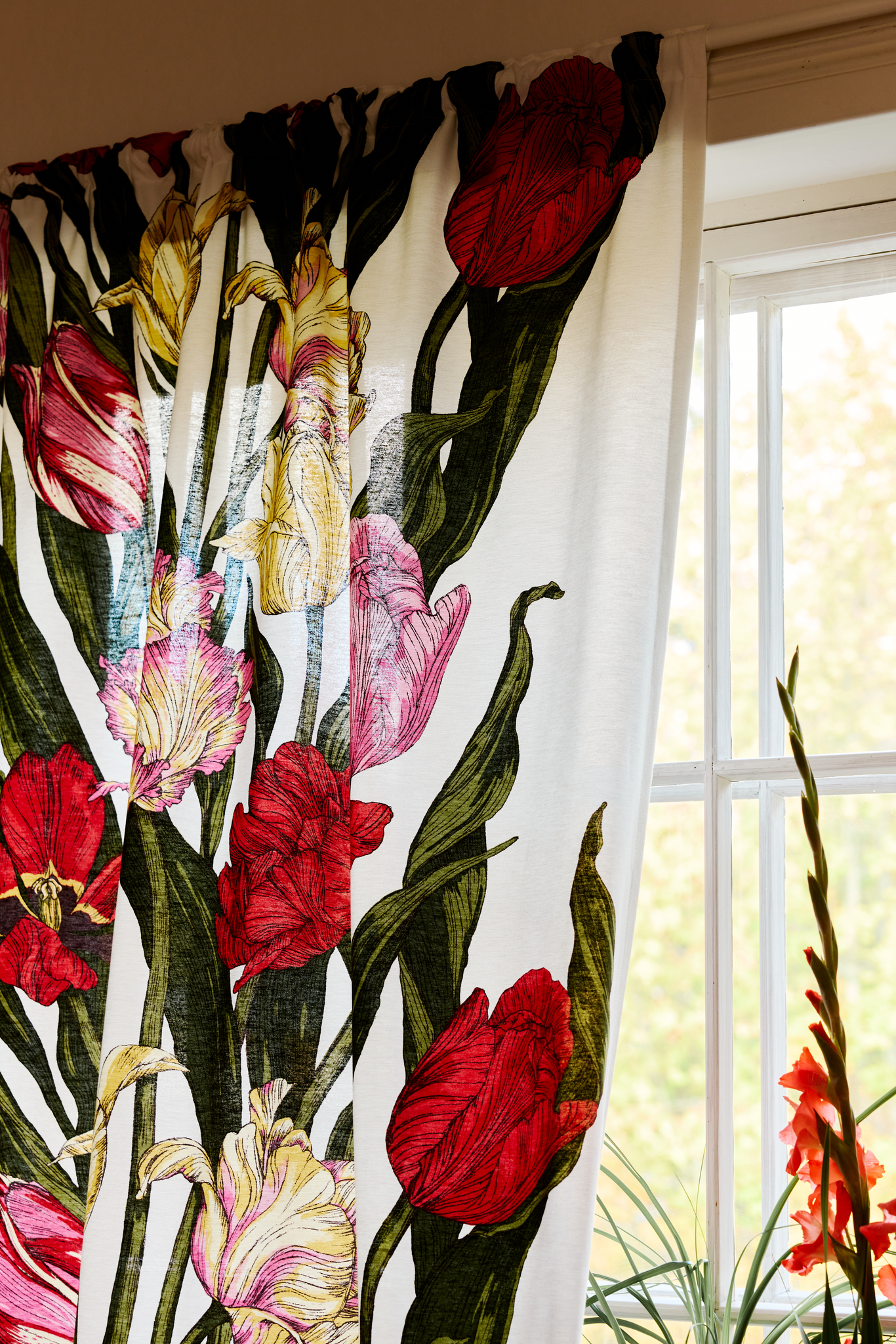 109008-8001_1; Finlayson Kukoistus Curtains Monivärinen-valkoinen / 140x250 cm 