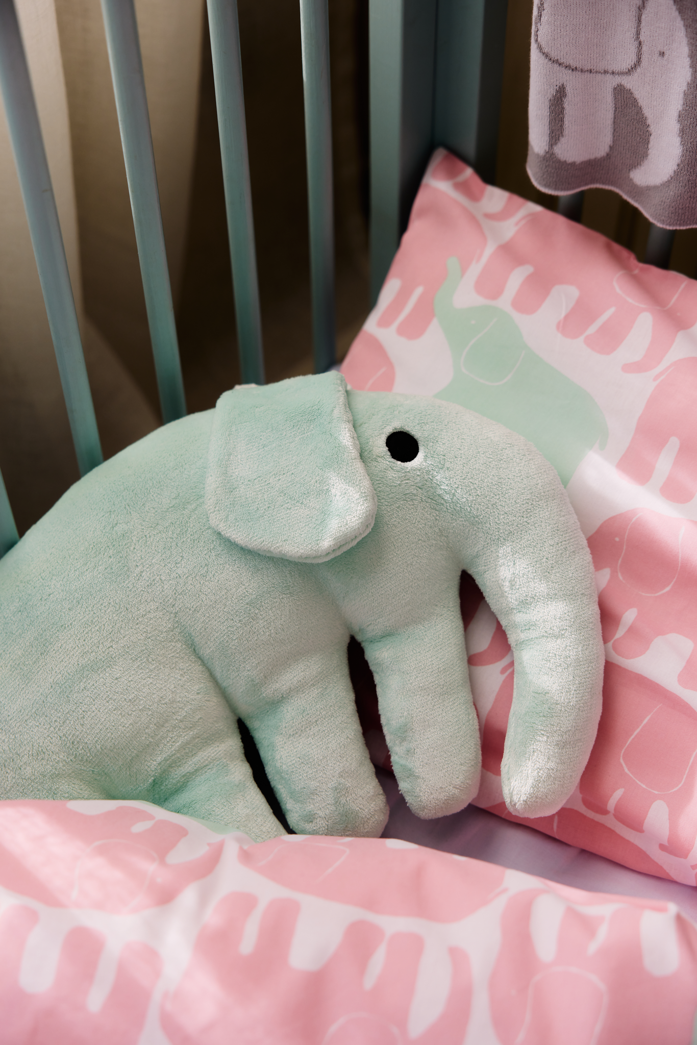 30722-0011-00-04_1; Finlayson Elefantti Pehmotyyny Mintunvihreä / 40x30 cm 