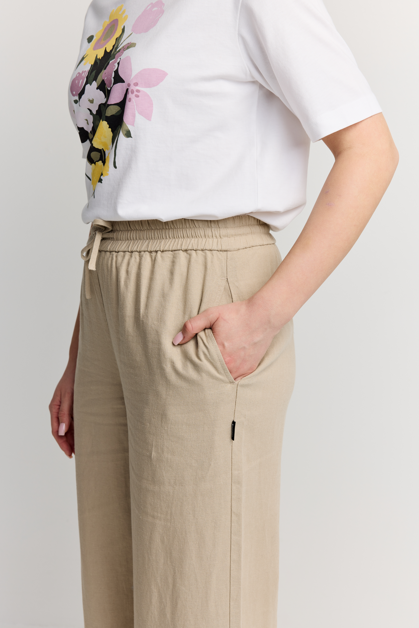 22782470006_5; 22782470005_5; 22782470004_5; 22782470003_5; 22782470002_5; 22782470001_5; Finlayson  Housut Vaalea khaki / 36 