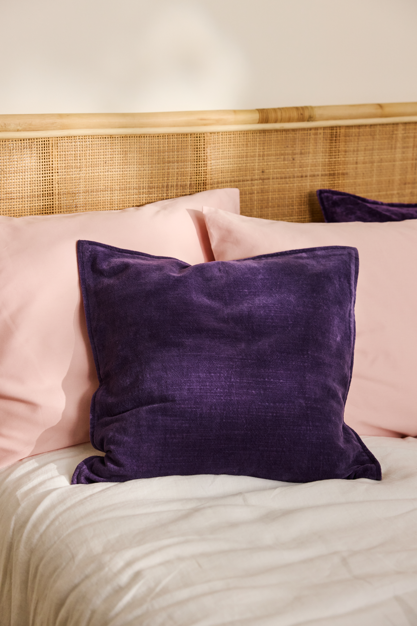 81826-0300-07-04_2; Finlayson Lumoava Koristetyynynpäällinen Violetti / 50x50 cm 