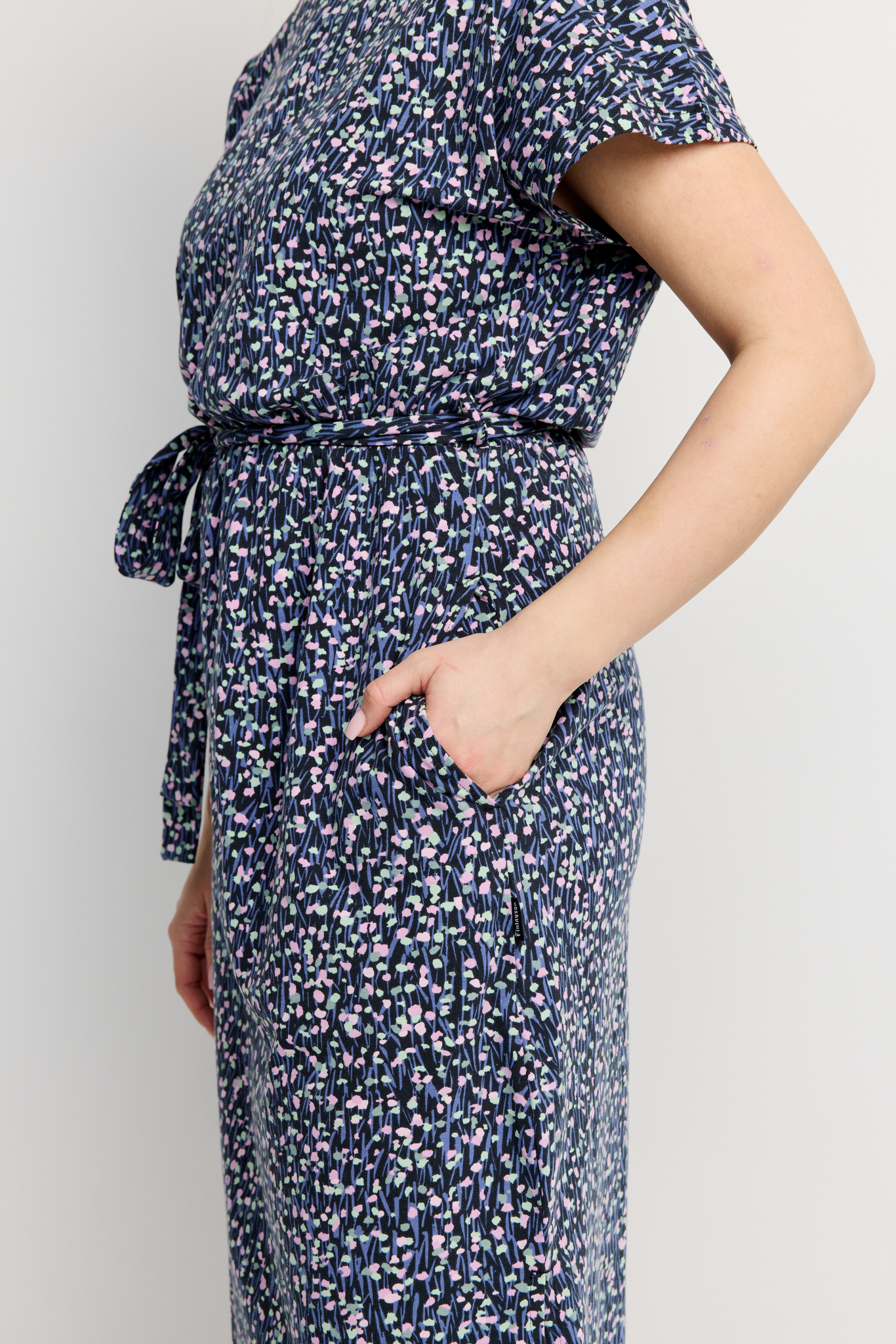 22784441002_6; Finlayson Sievä Trikoomekko Malva / Musta / M 