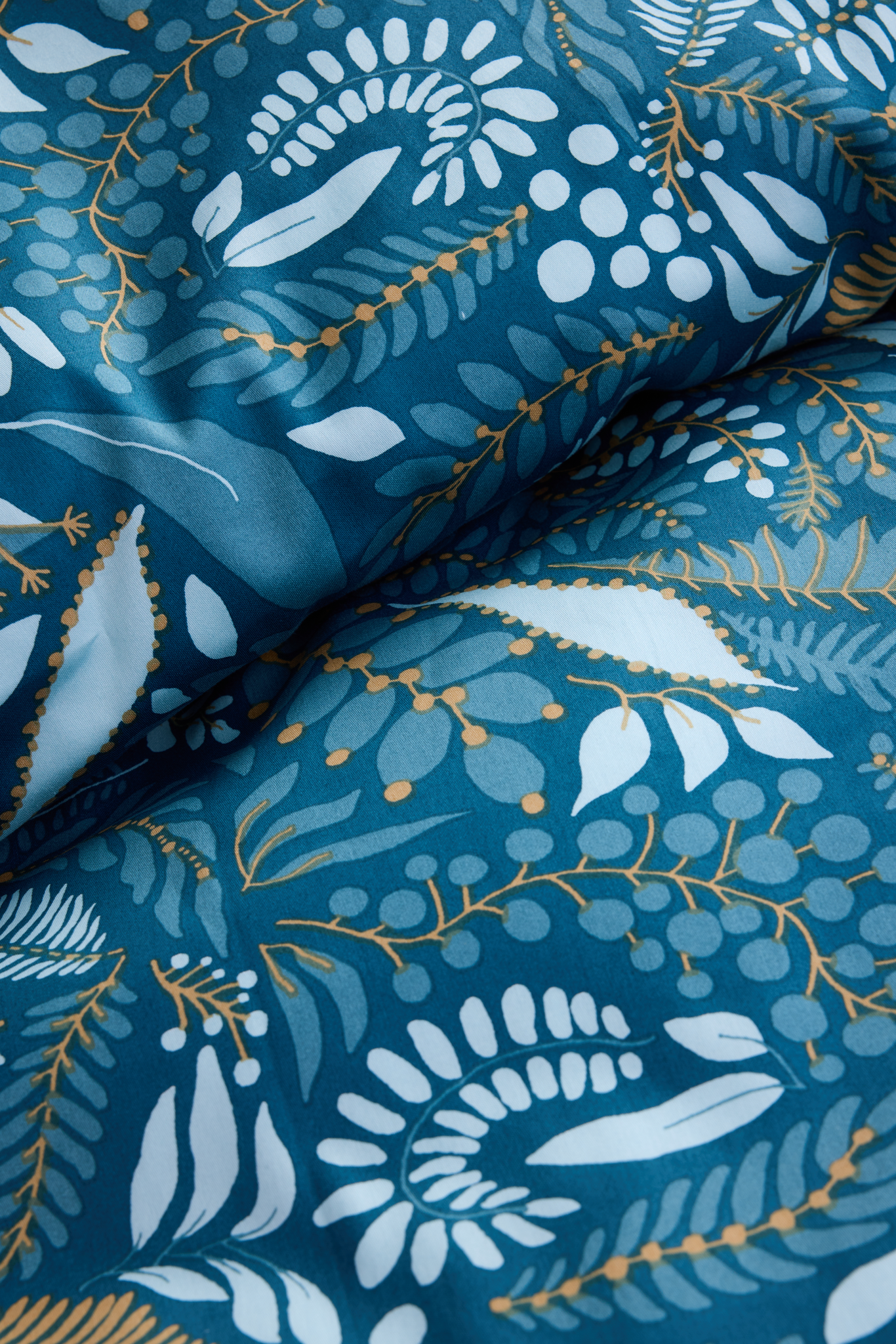 60138-5053-03-10_2; Finlayson Pihamaa Satiinityynyliina Petroolinsininen / 50x60 cm 