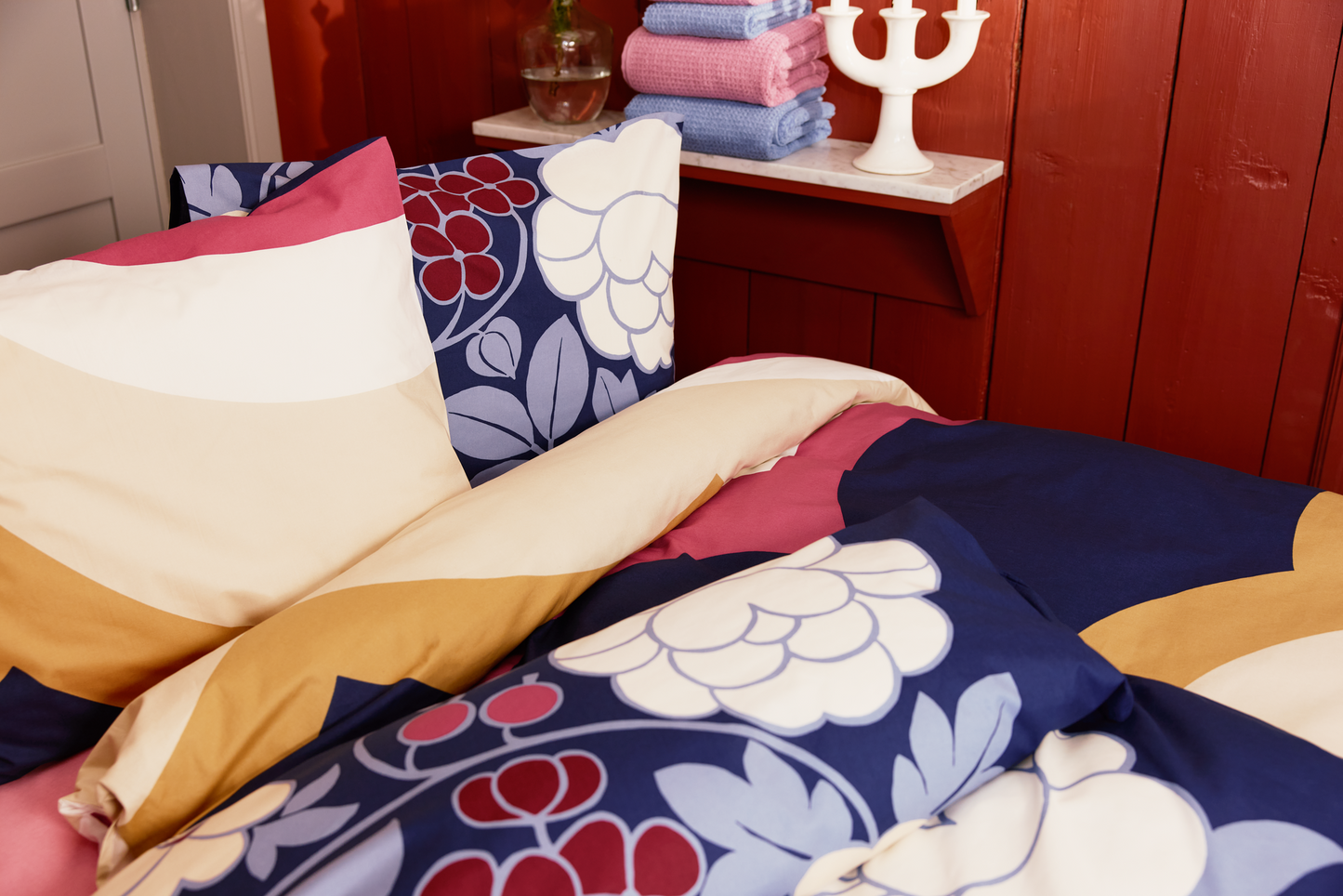 60652-5163-06-06_2; Finlayson Cumulus Pussilakanasetti Tummansininen / Hiekka / 150x210 + 50x60 cm 