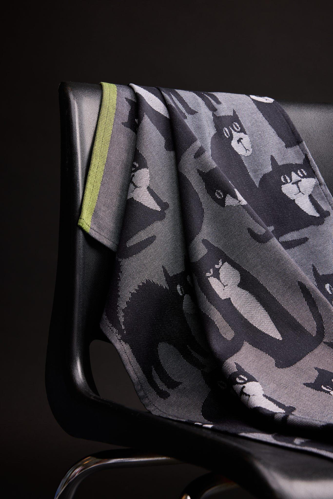 70900-5481-01-10_2; Finlayson Spot the dog Keittiöpyyhe Tummanharmaa / Musta / Lime / 50x70 cm 