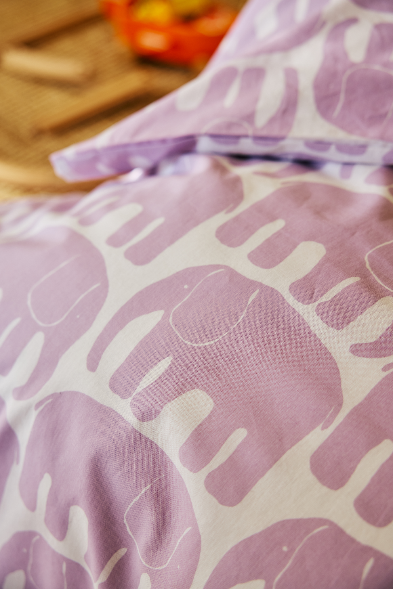 60652-4547-29-06_4; Finlayson Elefantti Pussilakanasetti Vaaleanliila / 150x210 + 50x60 cm 