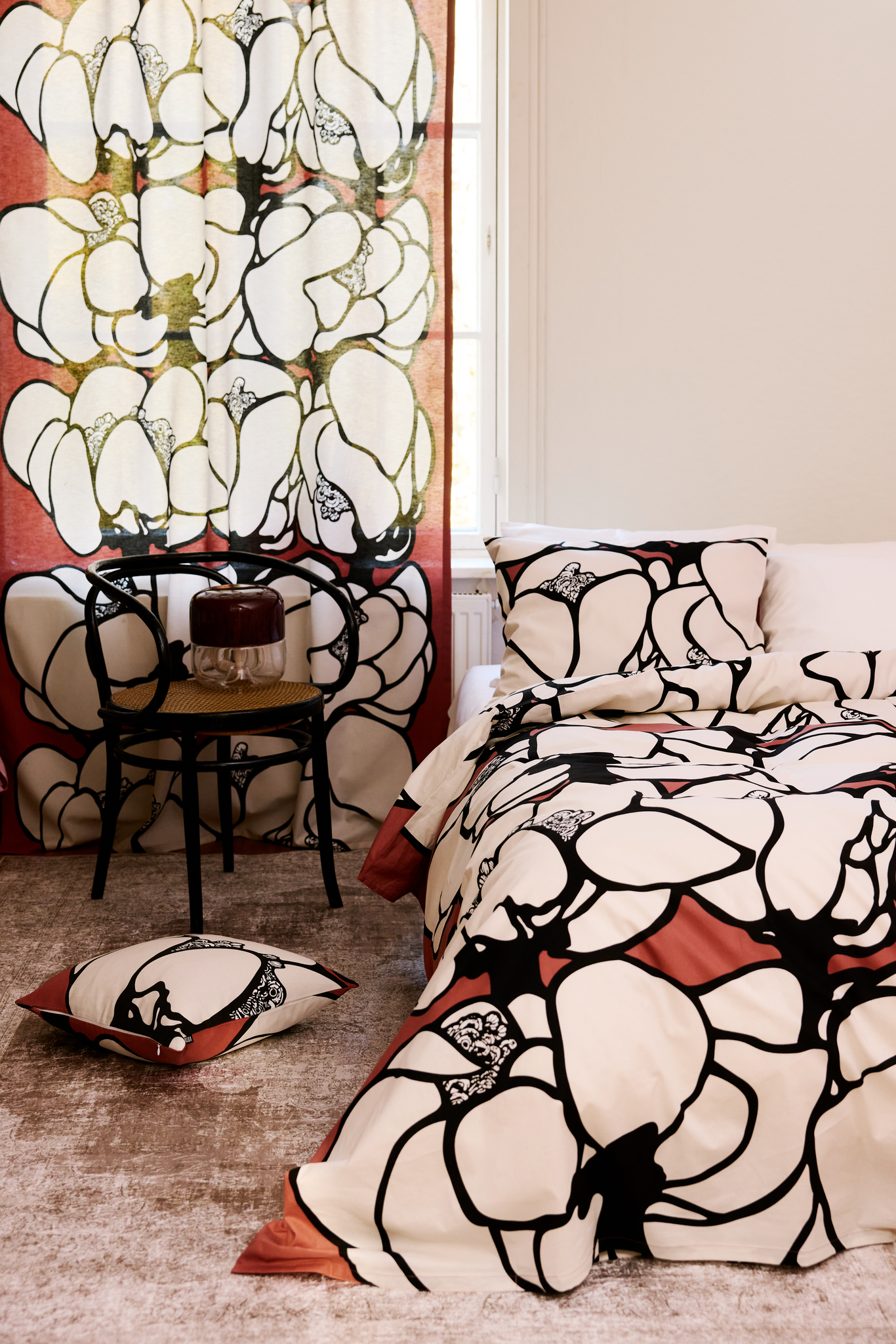 107212-4202_1; Finlayson Makeba Curtains Punainen-harmaa / 140x250 cm 