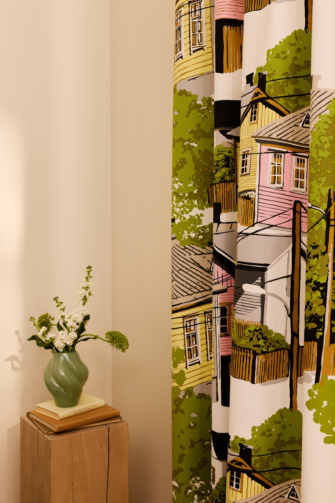 109010-4220_2; Finlayson Naapurusto Curtains Pinkki-keltainen / 140x250 cm 