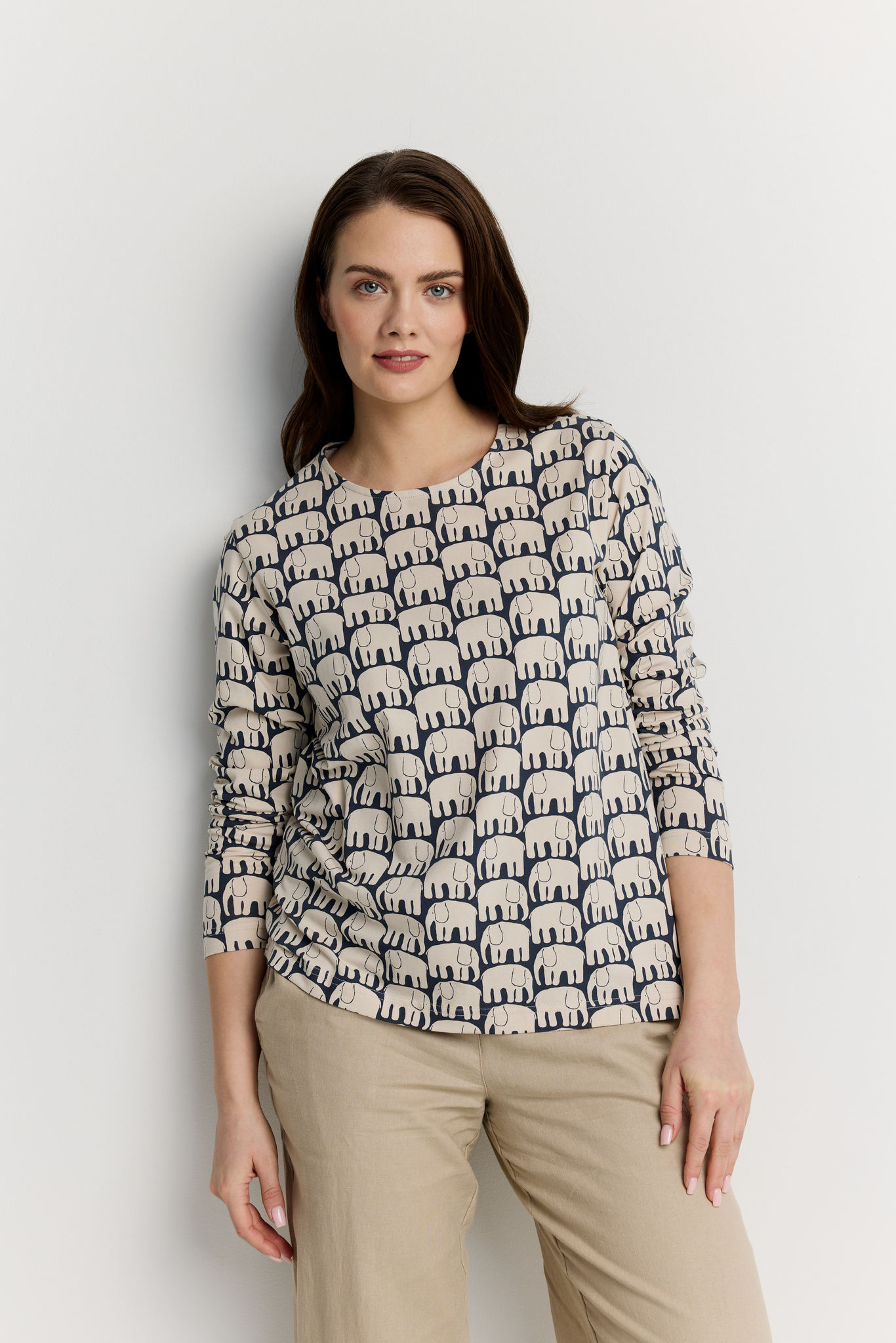 22784451006; 22784451005; 22784451004; 22784451003; 22784451002; 22784451001; Finlayson ELEFANTTI Trikoopaita Vaalea khaki / XS 