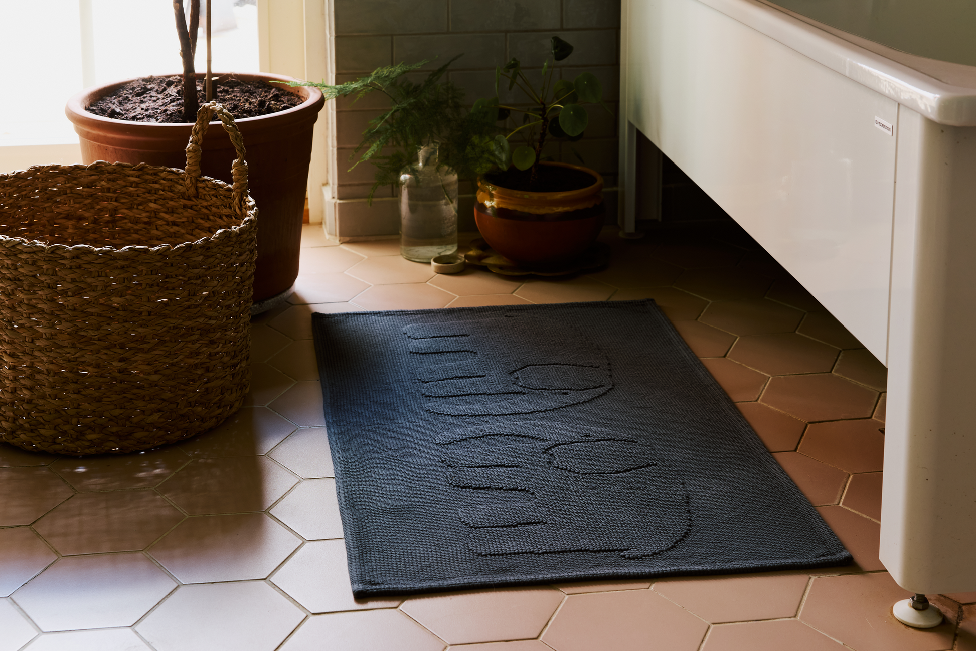 70321-4547-03-06_2; Finlayson Elefantti Kylpymatto Tummanharmaa / 50x80 cm 